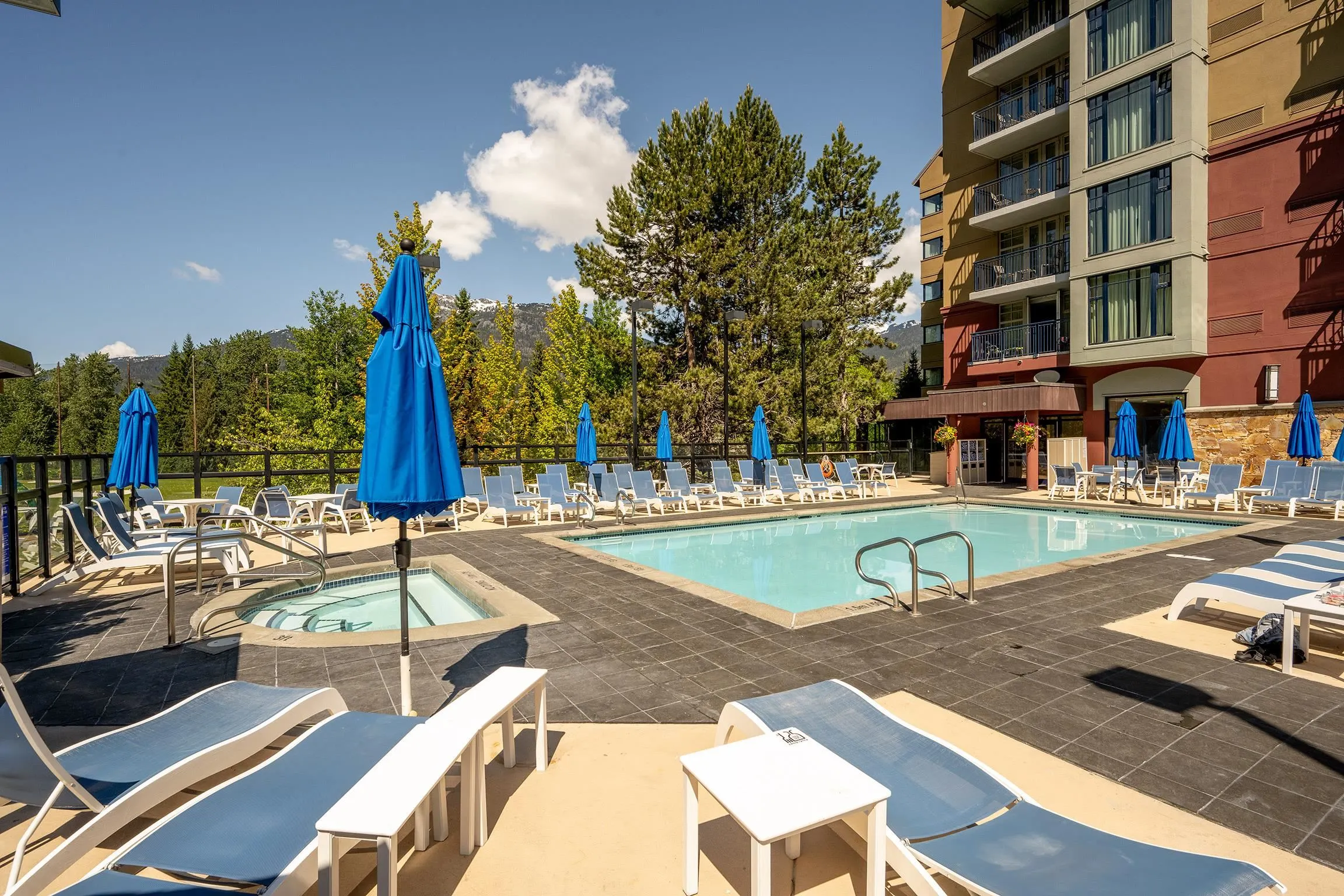 210/212 4050 Whistler Way