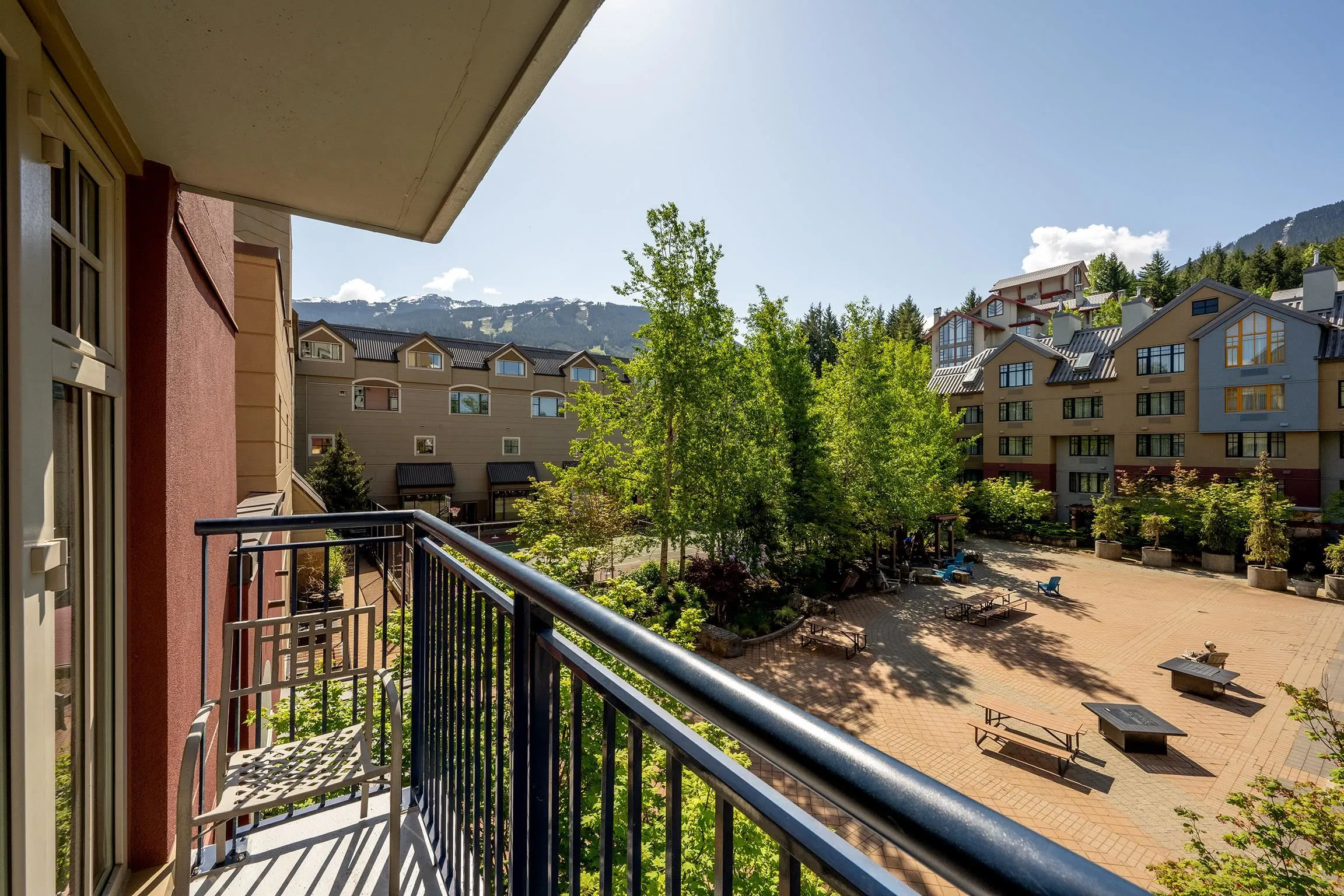 210/212 4050 Whistler Way