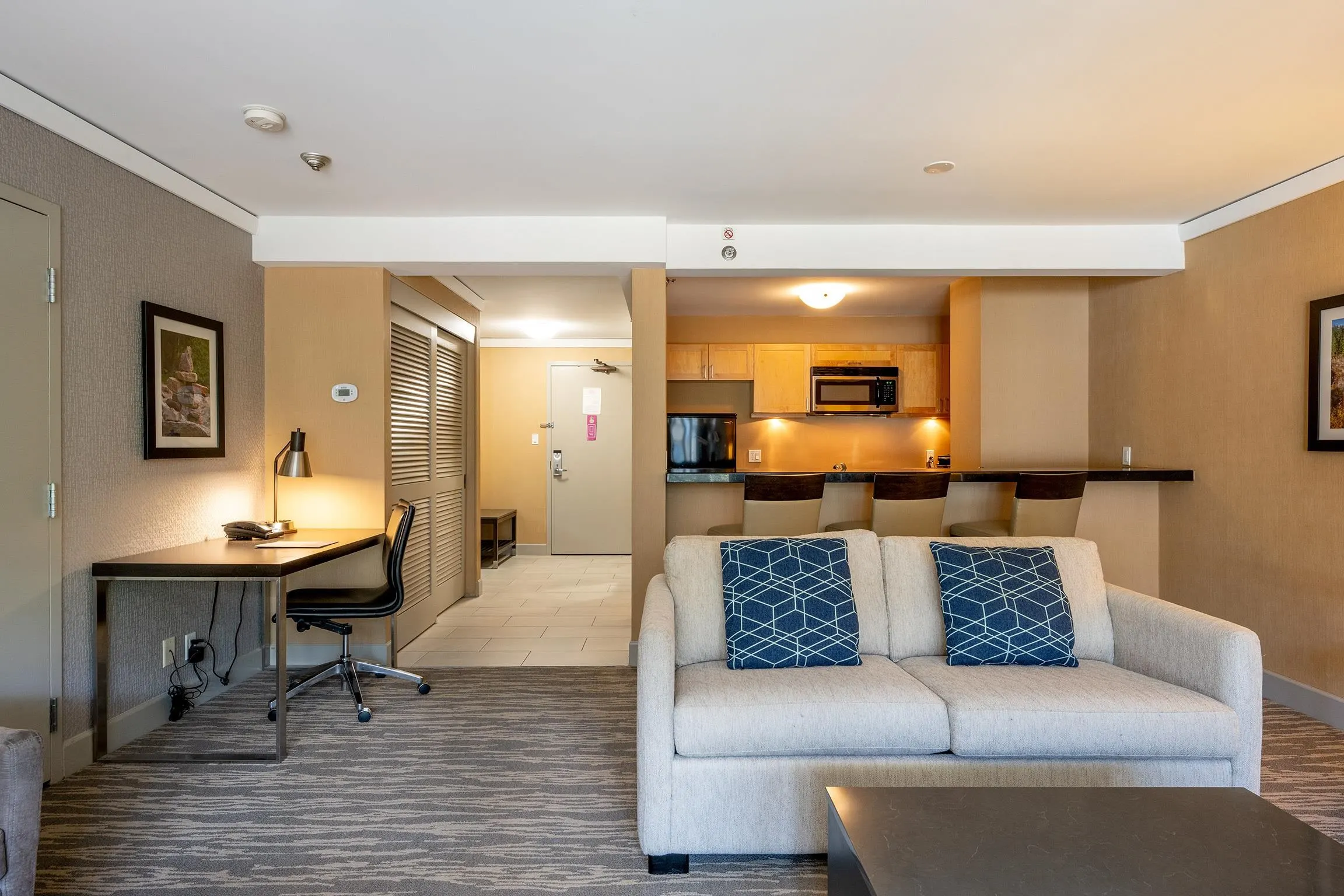 210/212 4050 Whistler Way