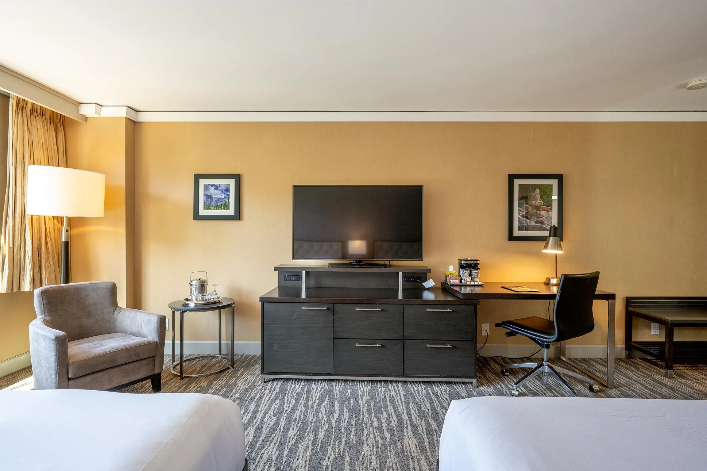 210/212 4050 Whistler Way