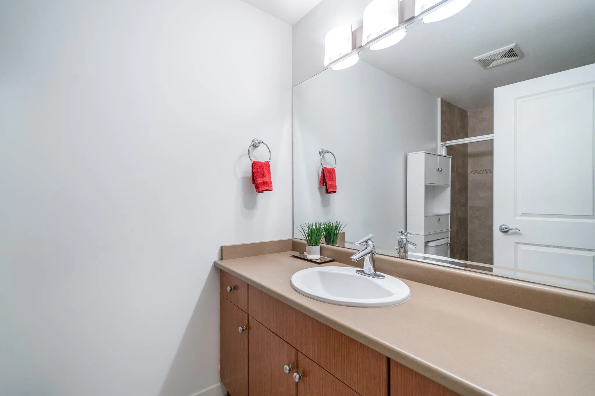 309 33318 E Bourquin Crescent