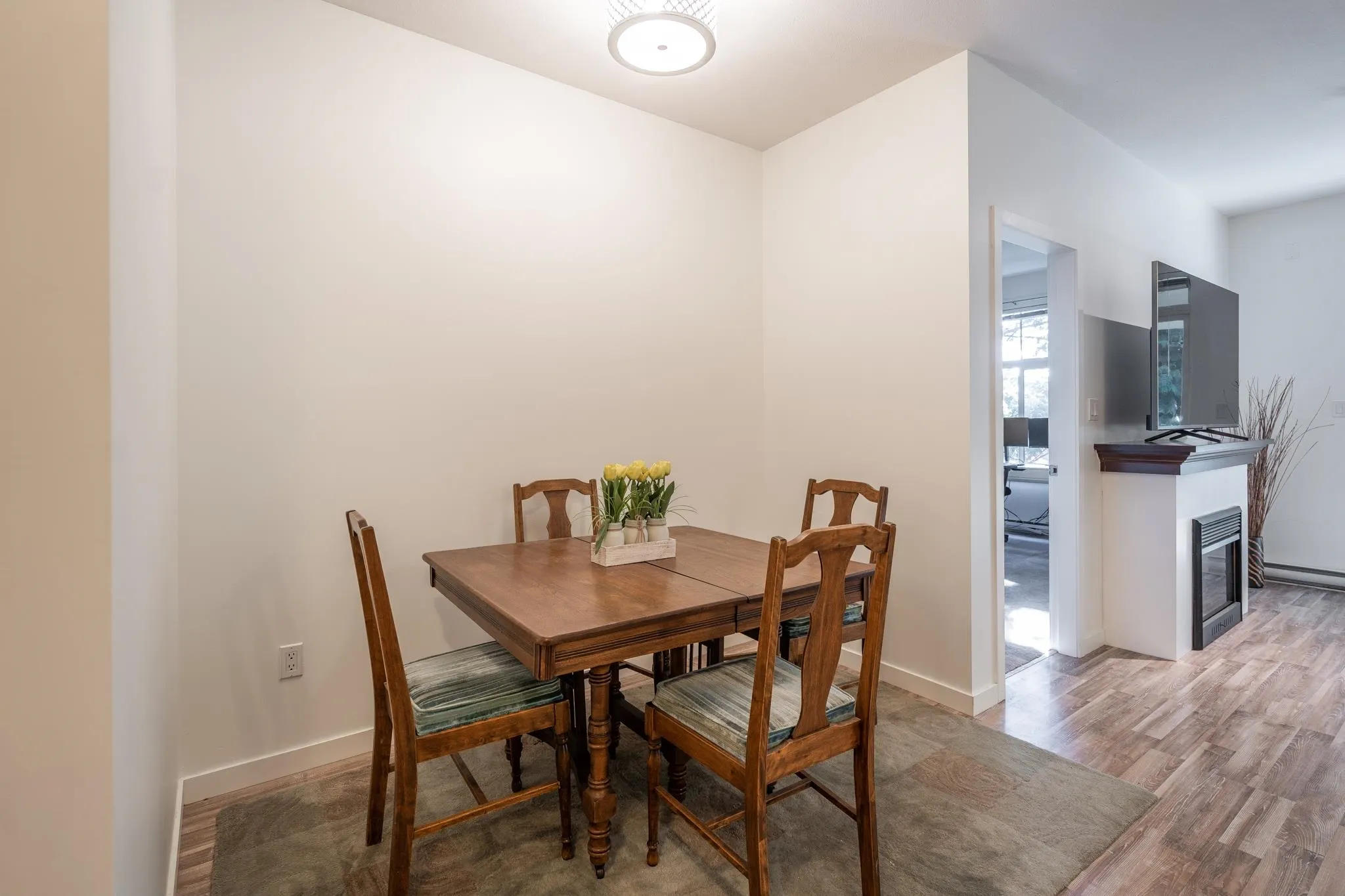 309 33318 E Bourquin Crescent