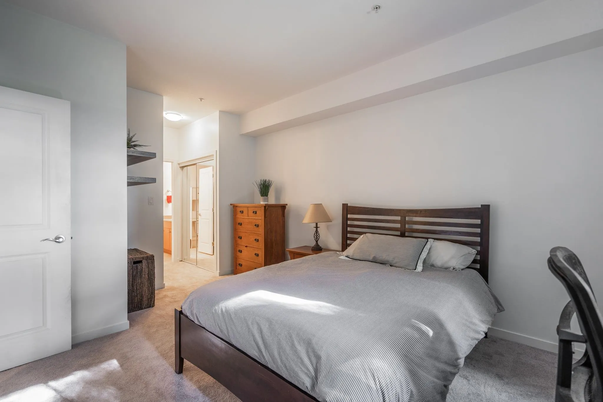 309 33318 E Bourquin Crescent