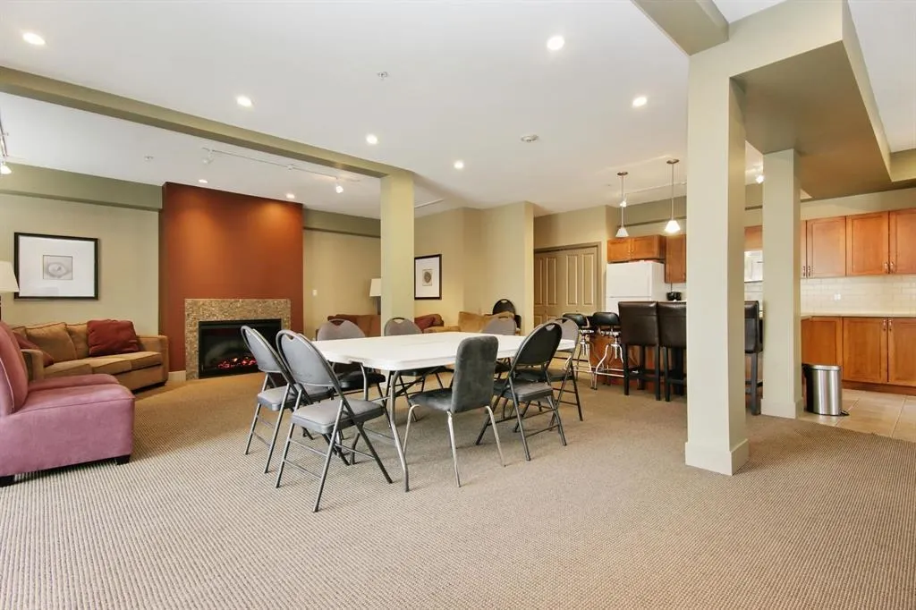 309 33318 E Bourquin Crescent