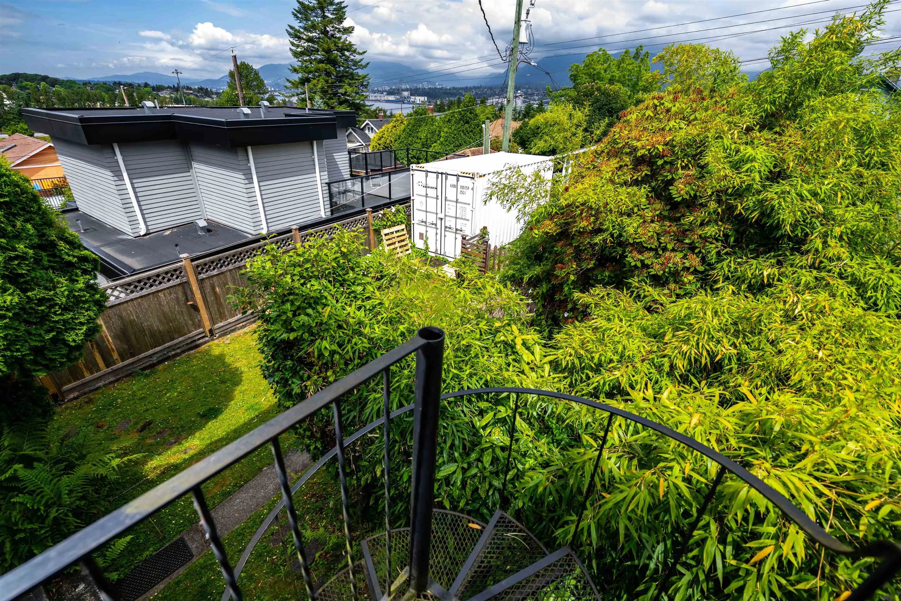 3439 Dundas Street