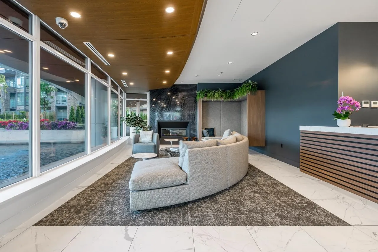 2307 7683 Park Crescent