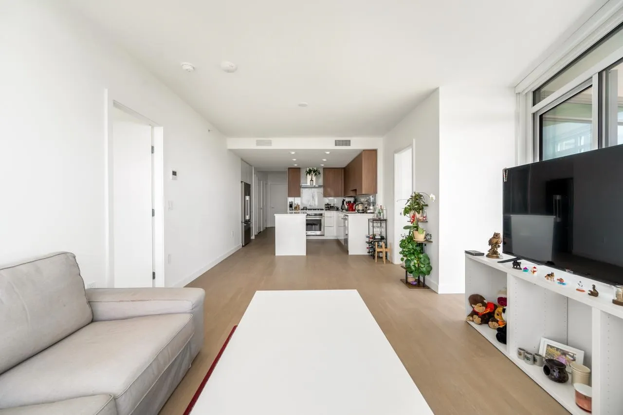 2307 7683 Park Crescent