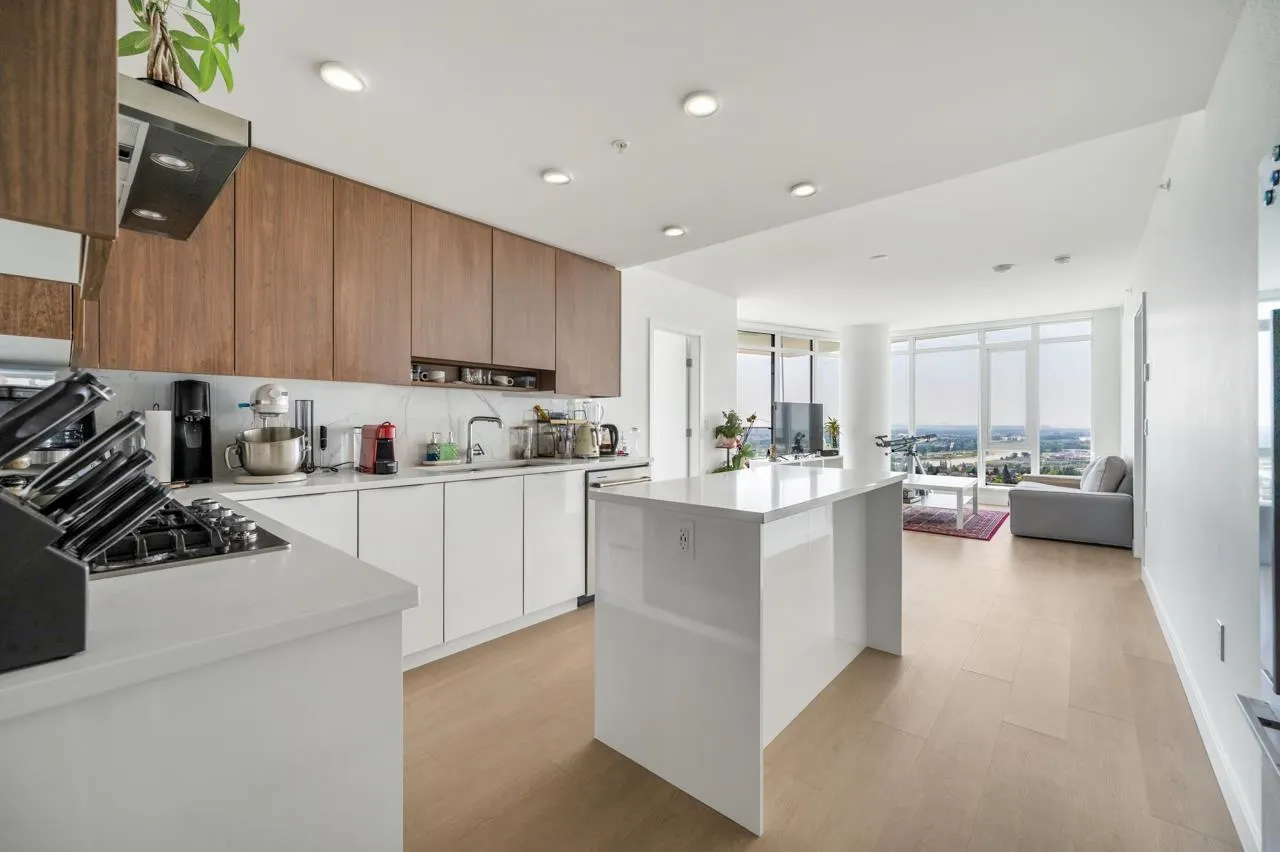 2307 7683 Park Crescent