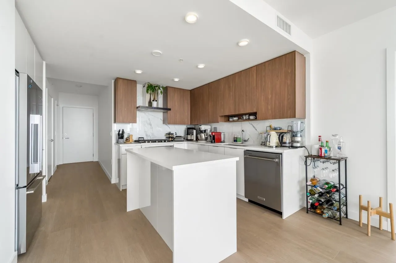 2307 7683 Park Crescent