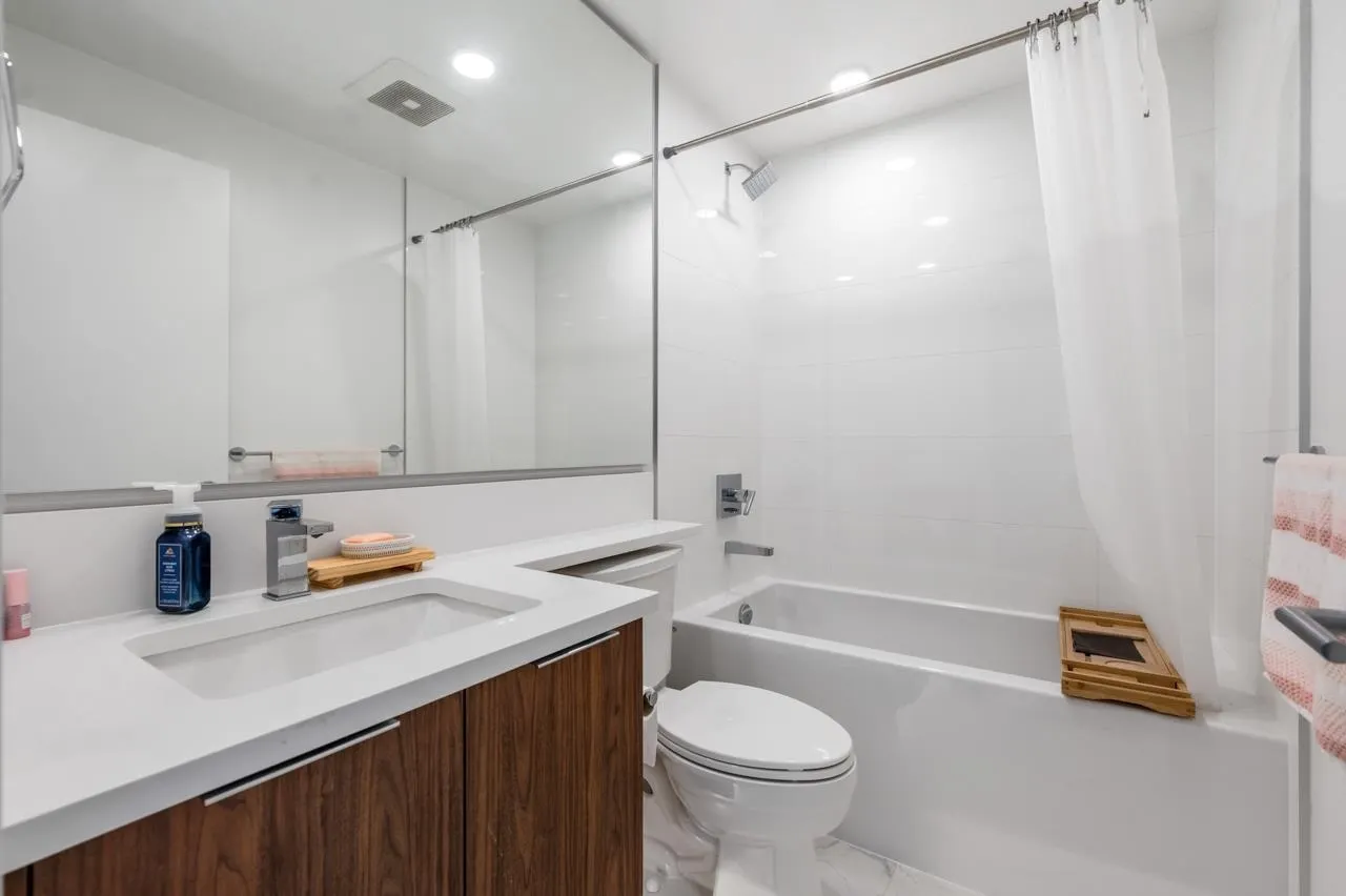 2307 7683 Park Crescent