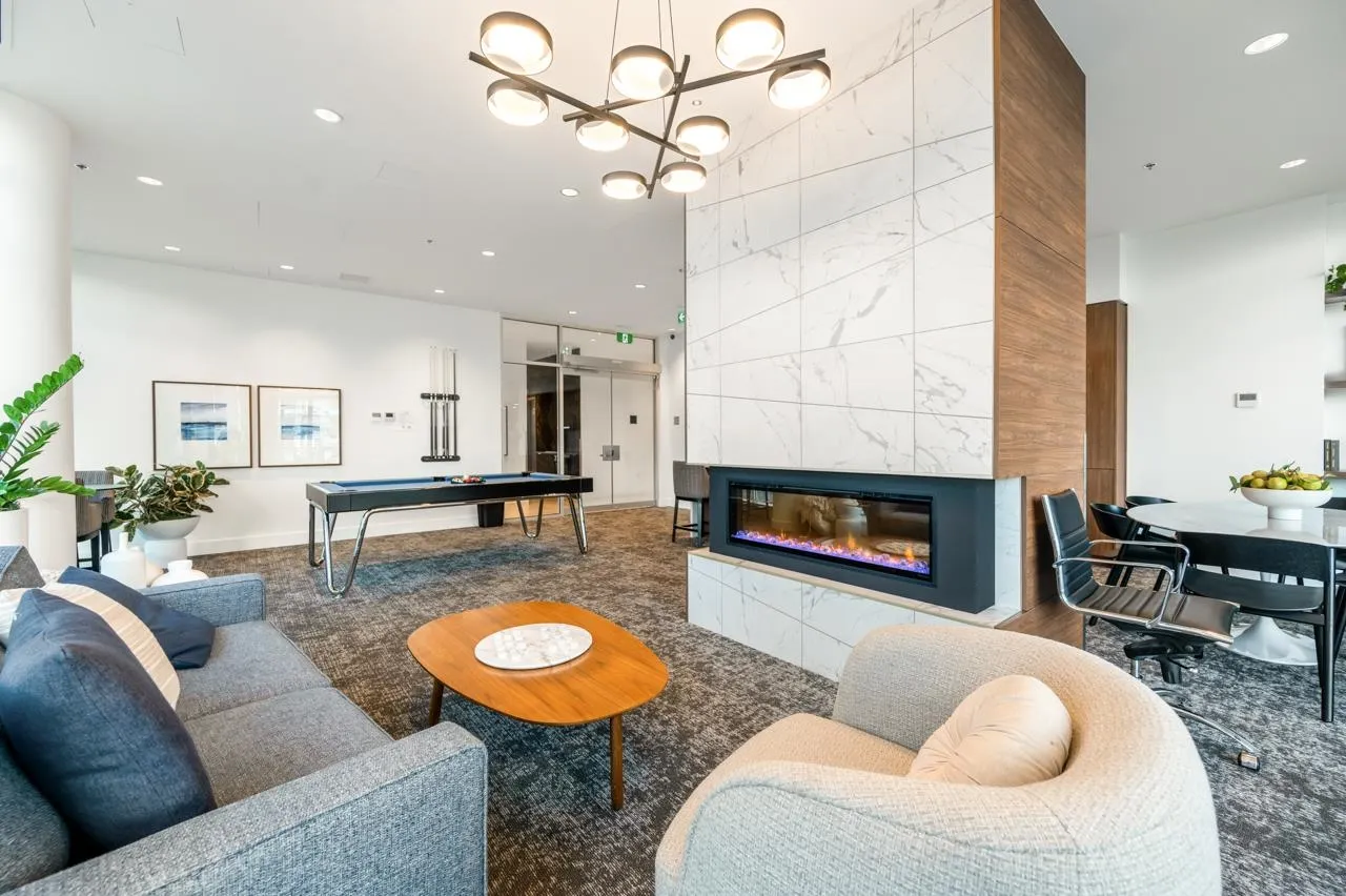 2307 7683 Park Crescent