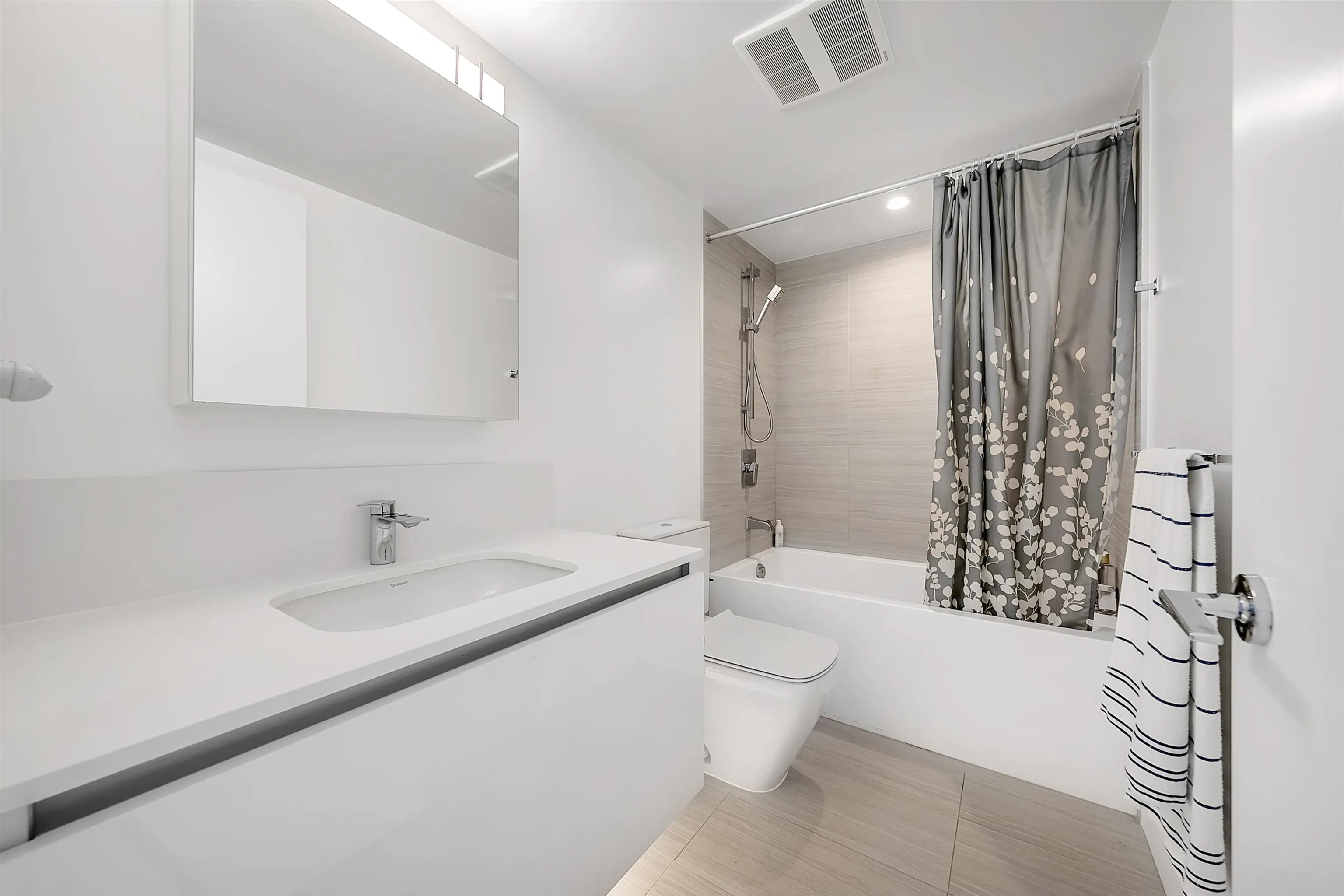 1007 5766 Gilbert Road