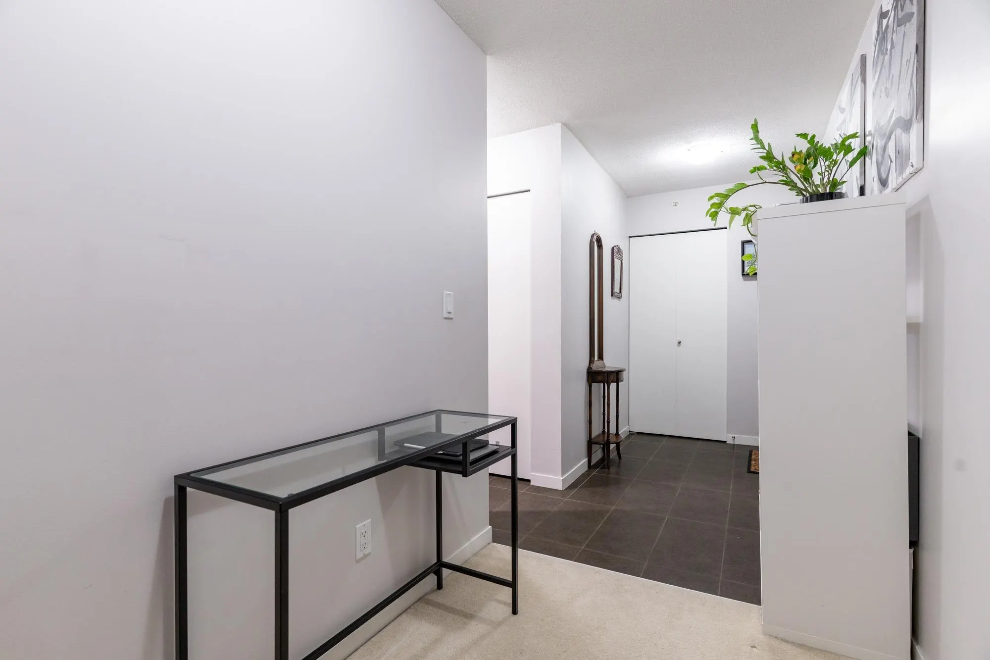 1001 2133 Douglas Road