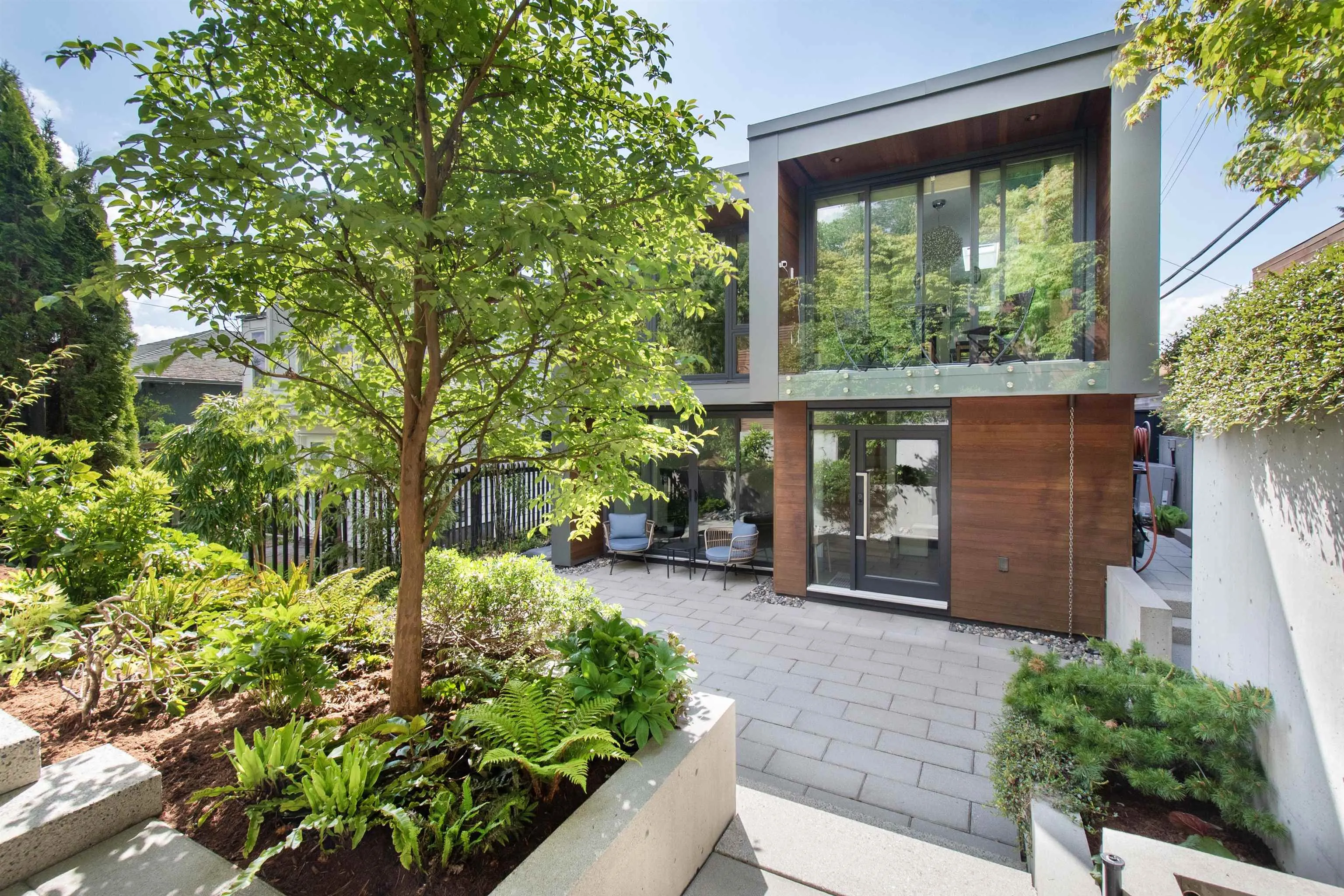 3895 Lonsdale Avenue
