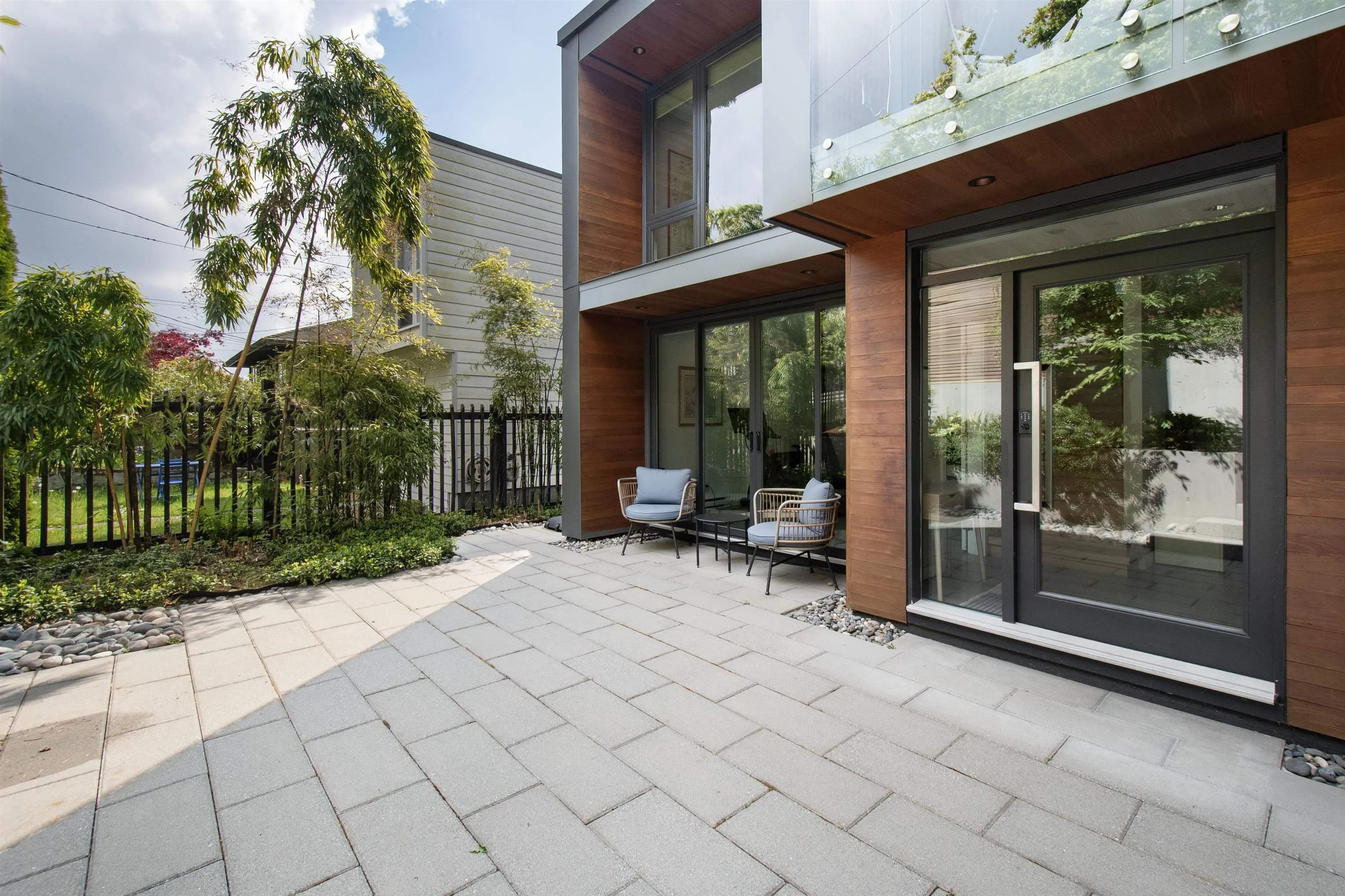 3895 Lonsdale Avenue
