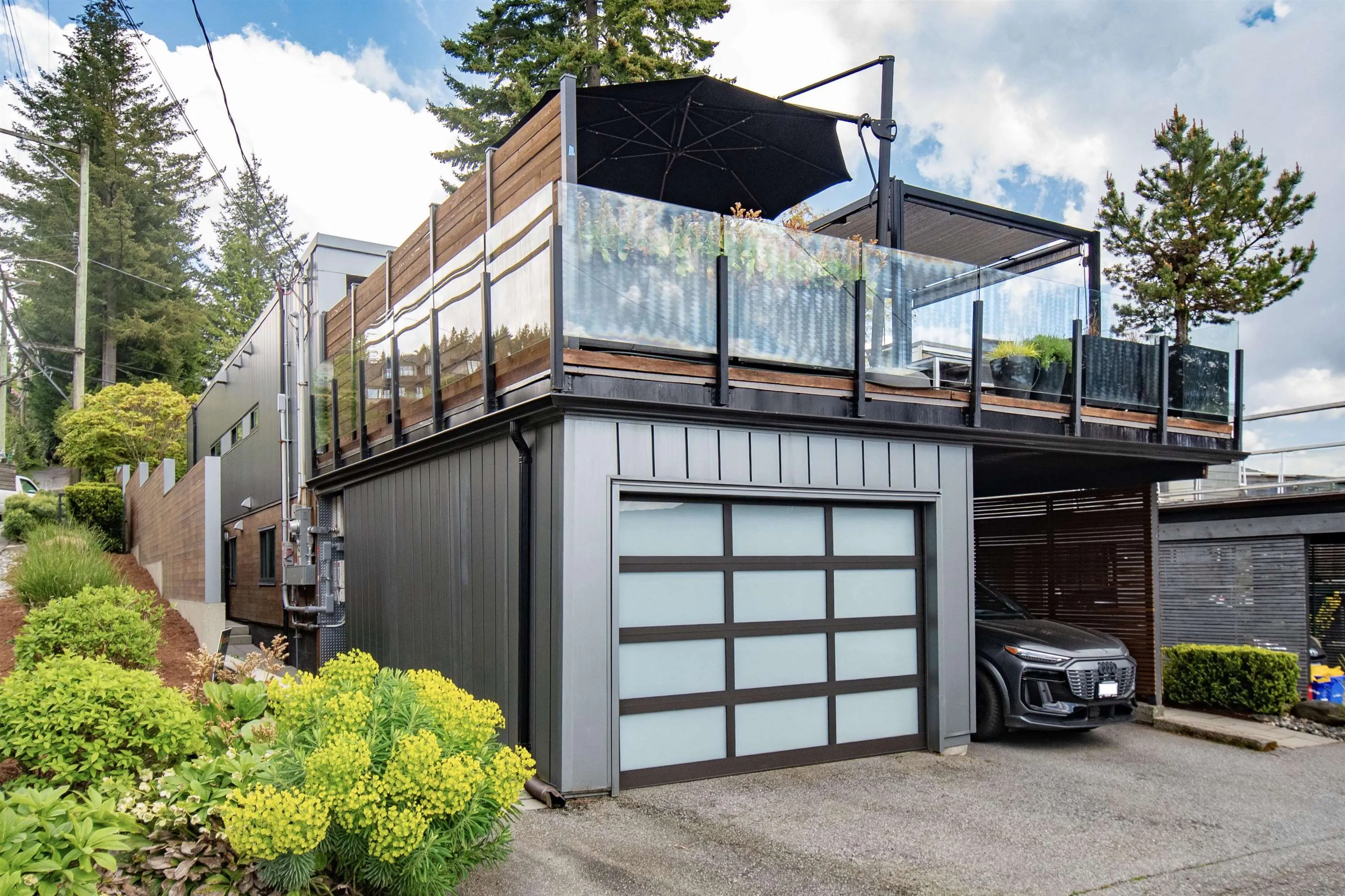 3895 Lonsdale Avenue