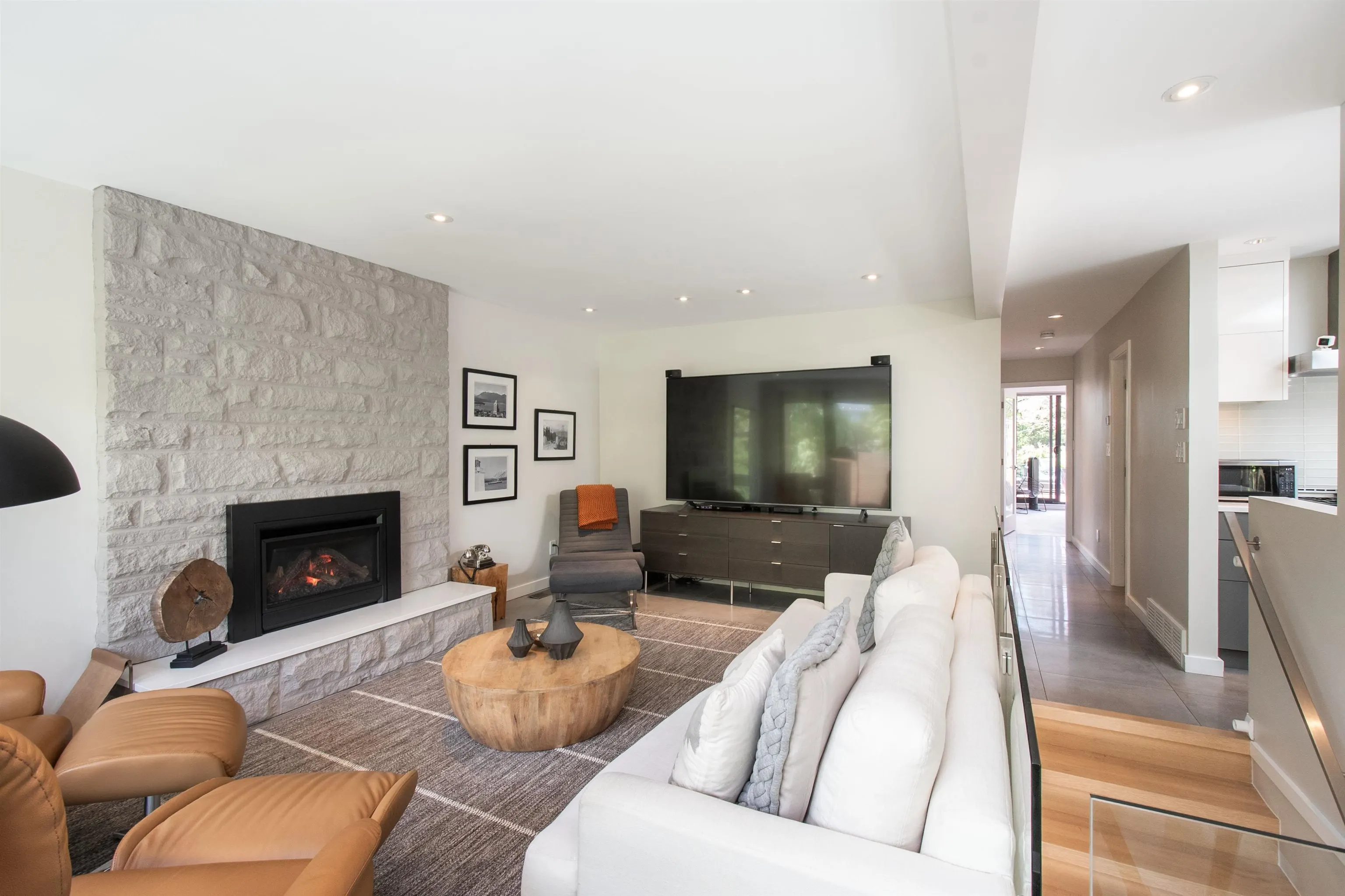 3895 Lonsdale Avenue