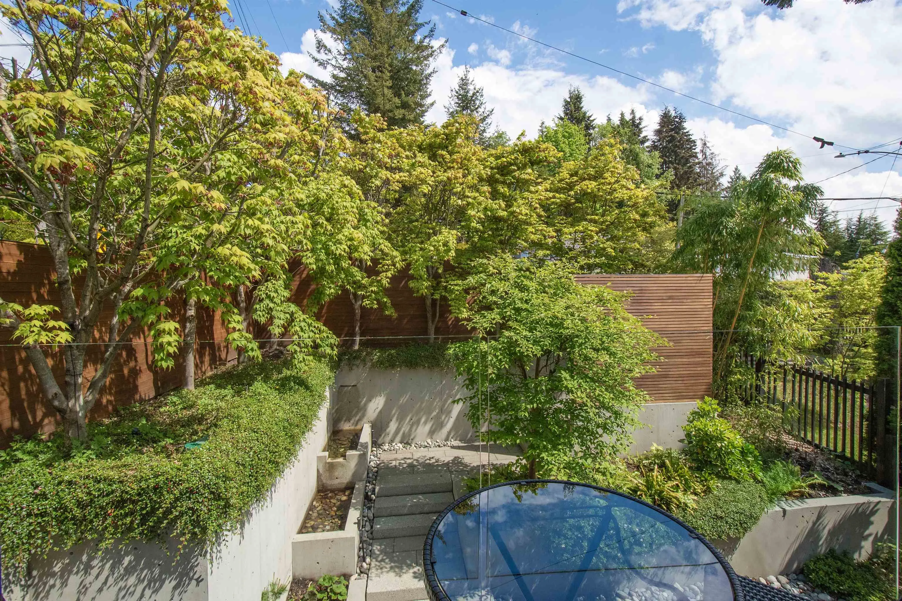 3895 Lonsdale Avenue