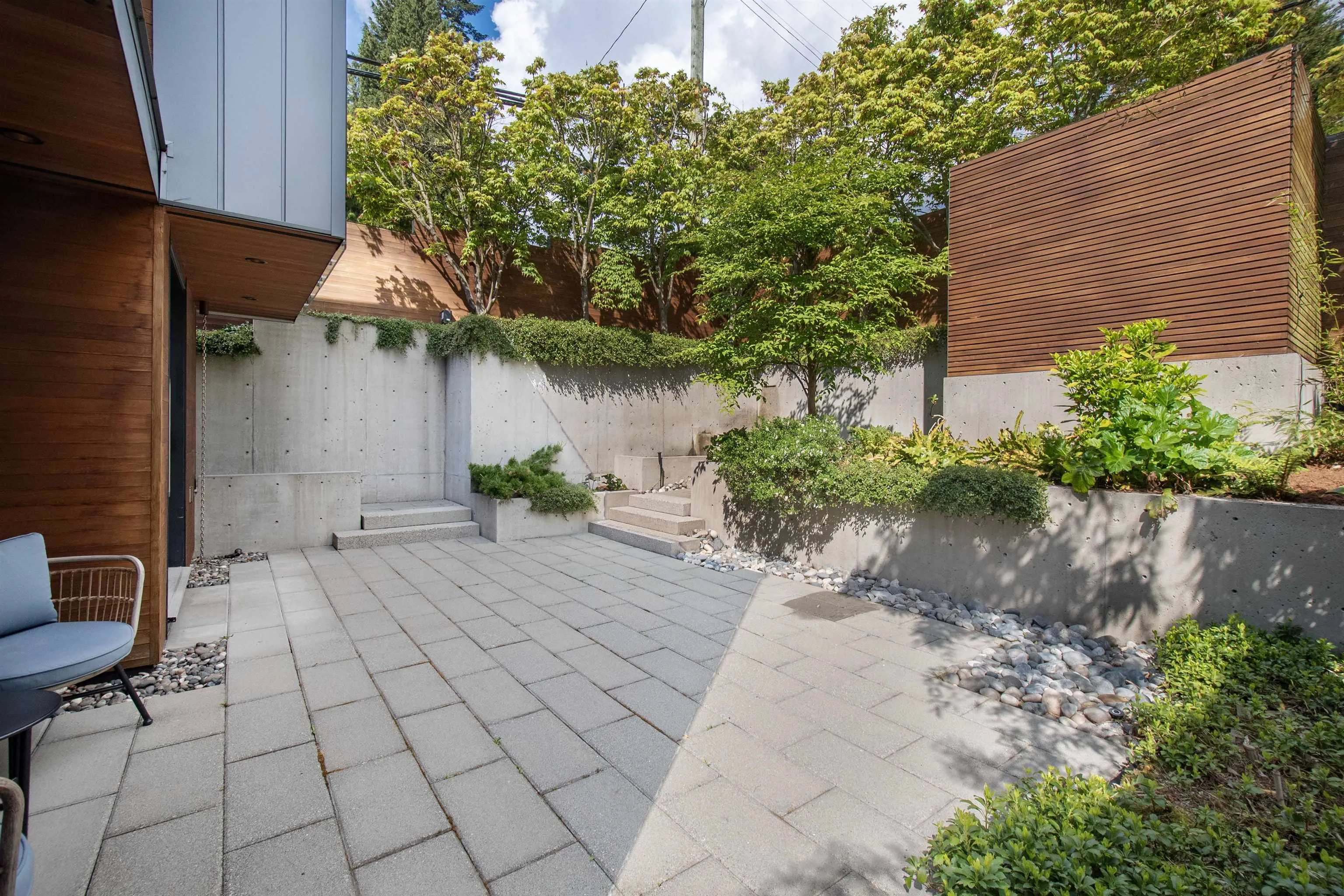 3895 Lonsdale Avenue