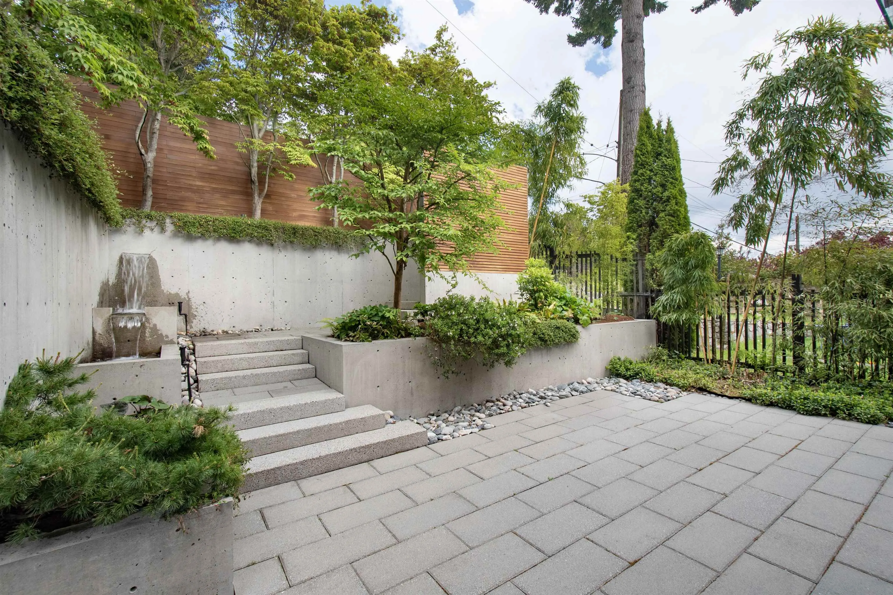 3895 Lonsdale Avenue