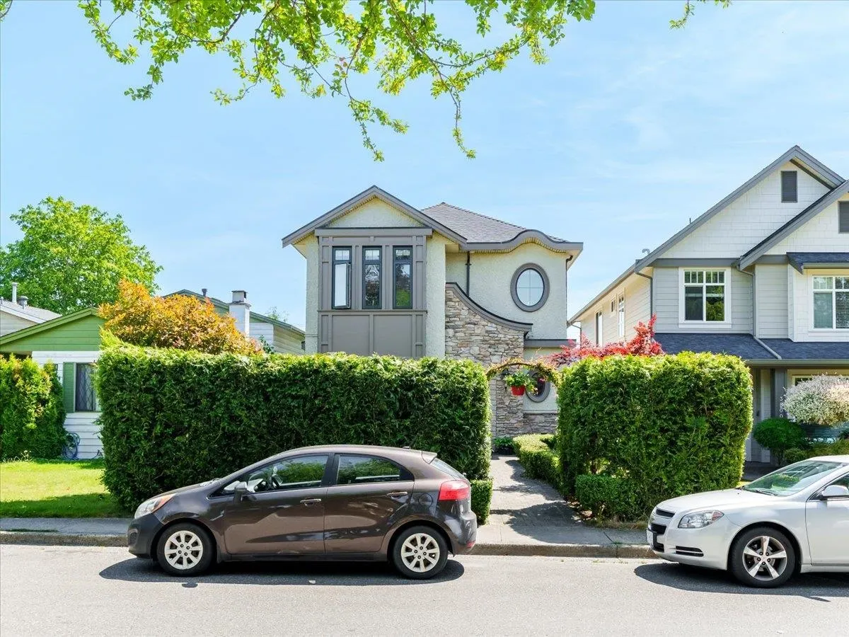 3820 Shuswap Avenue