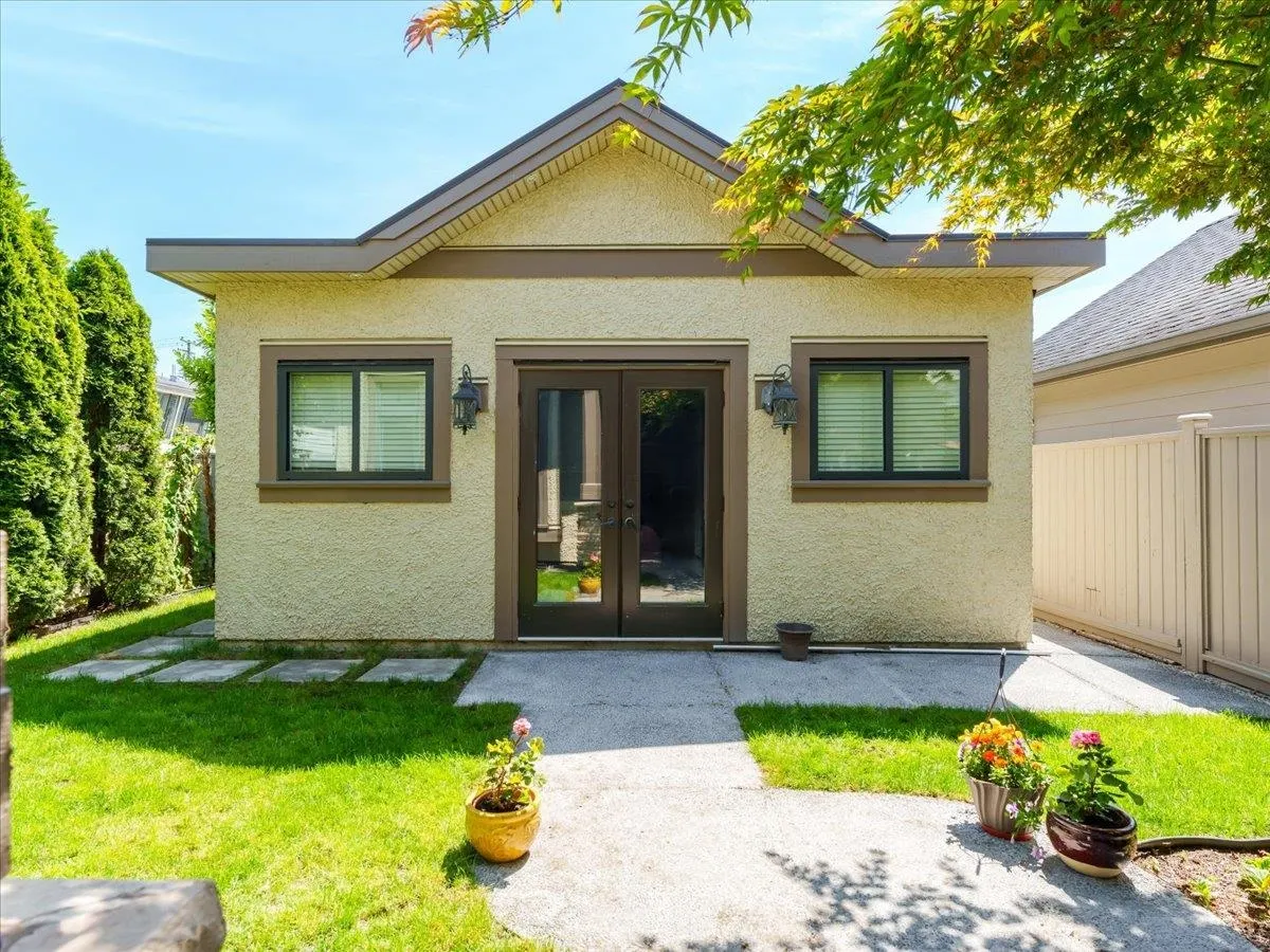 3820 Shuswap Avenue