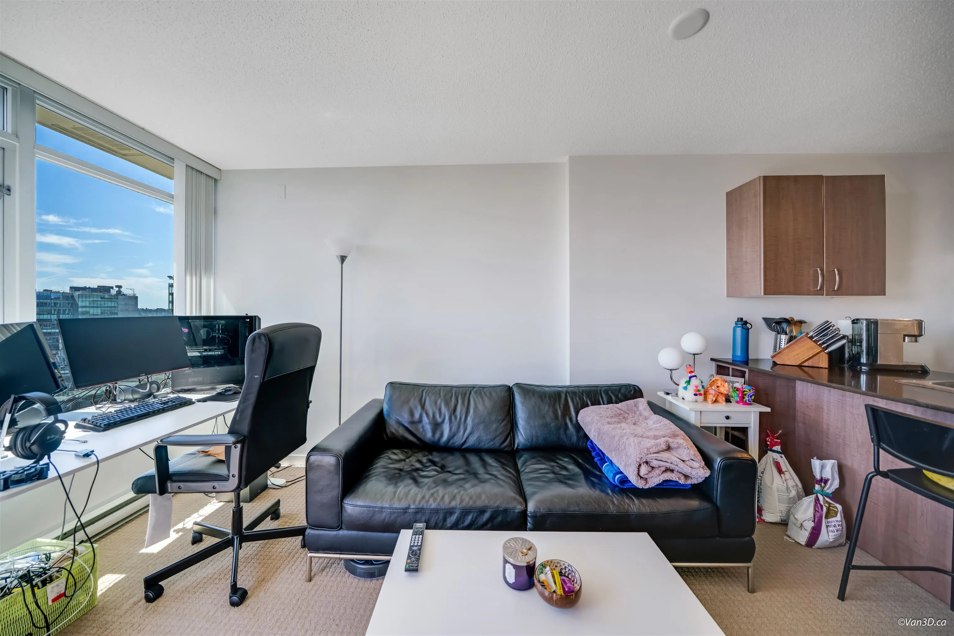 2714 610 Granville Street