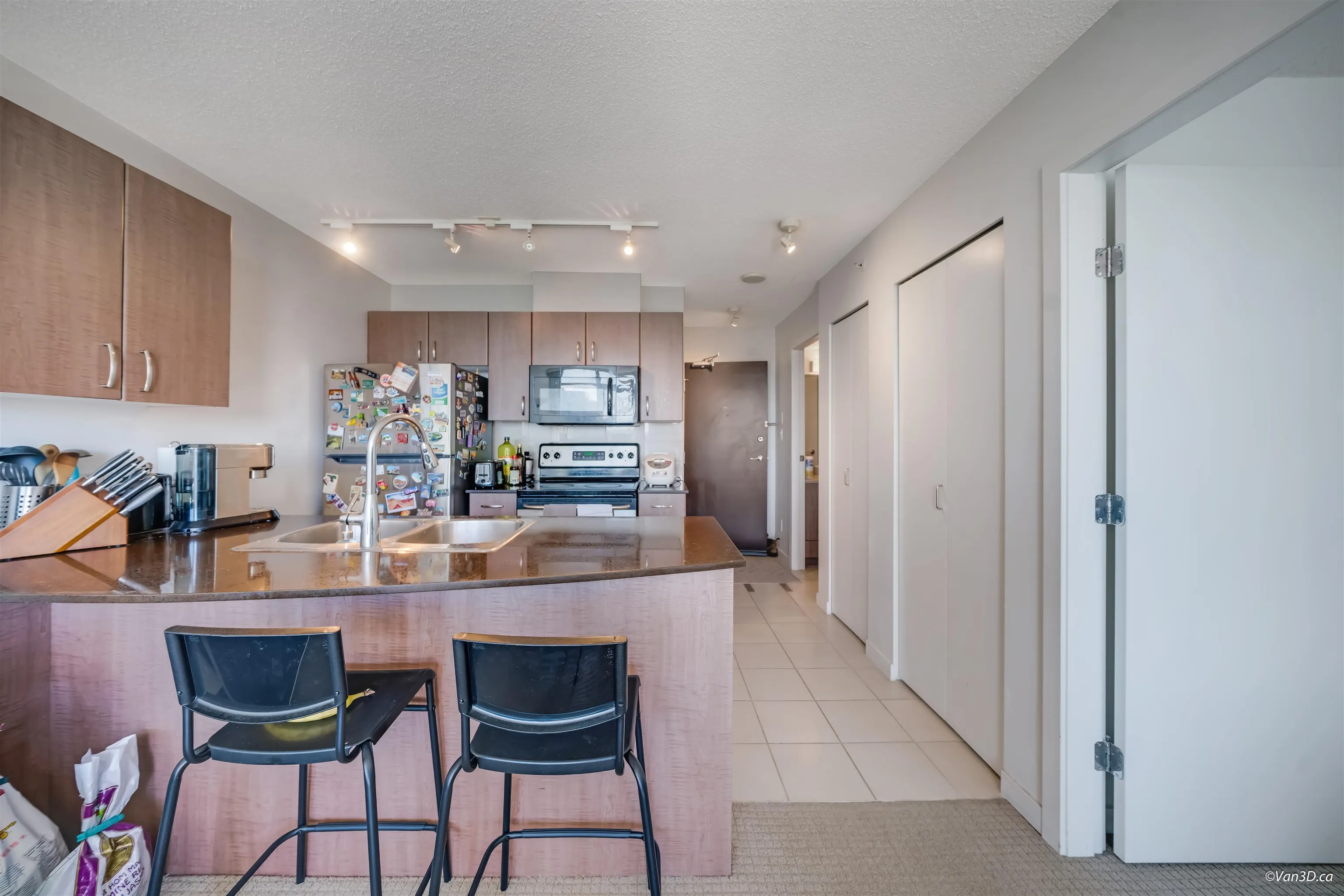 2714 610 Granville Street