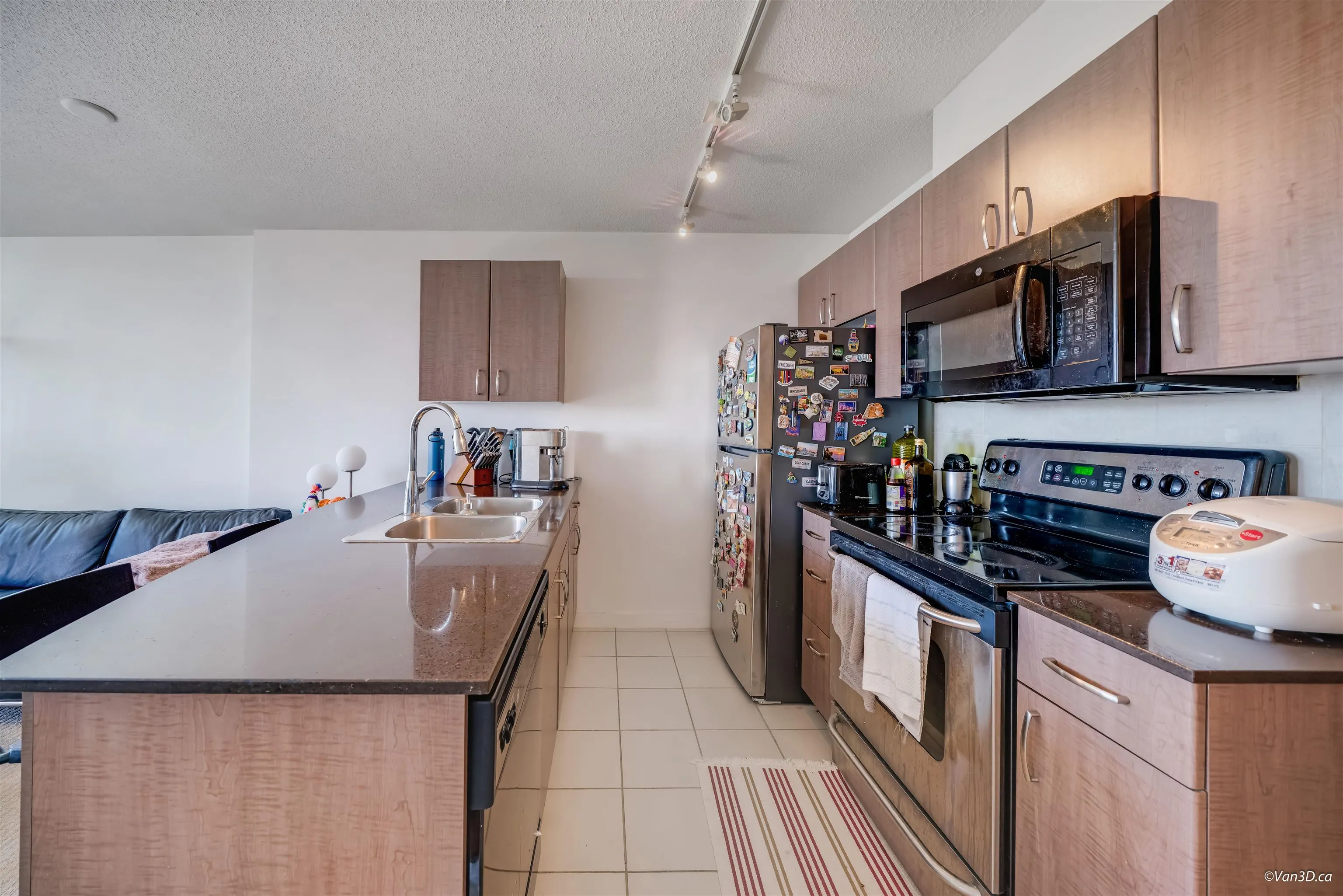 2714 610 Granville Street
