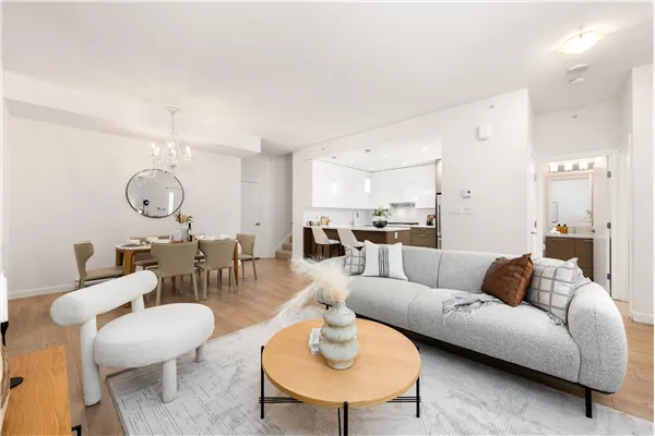 100 3086 Lincoln Avenue