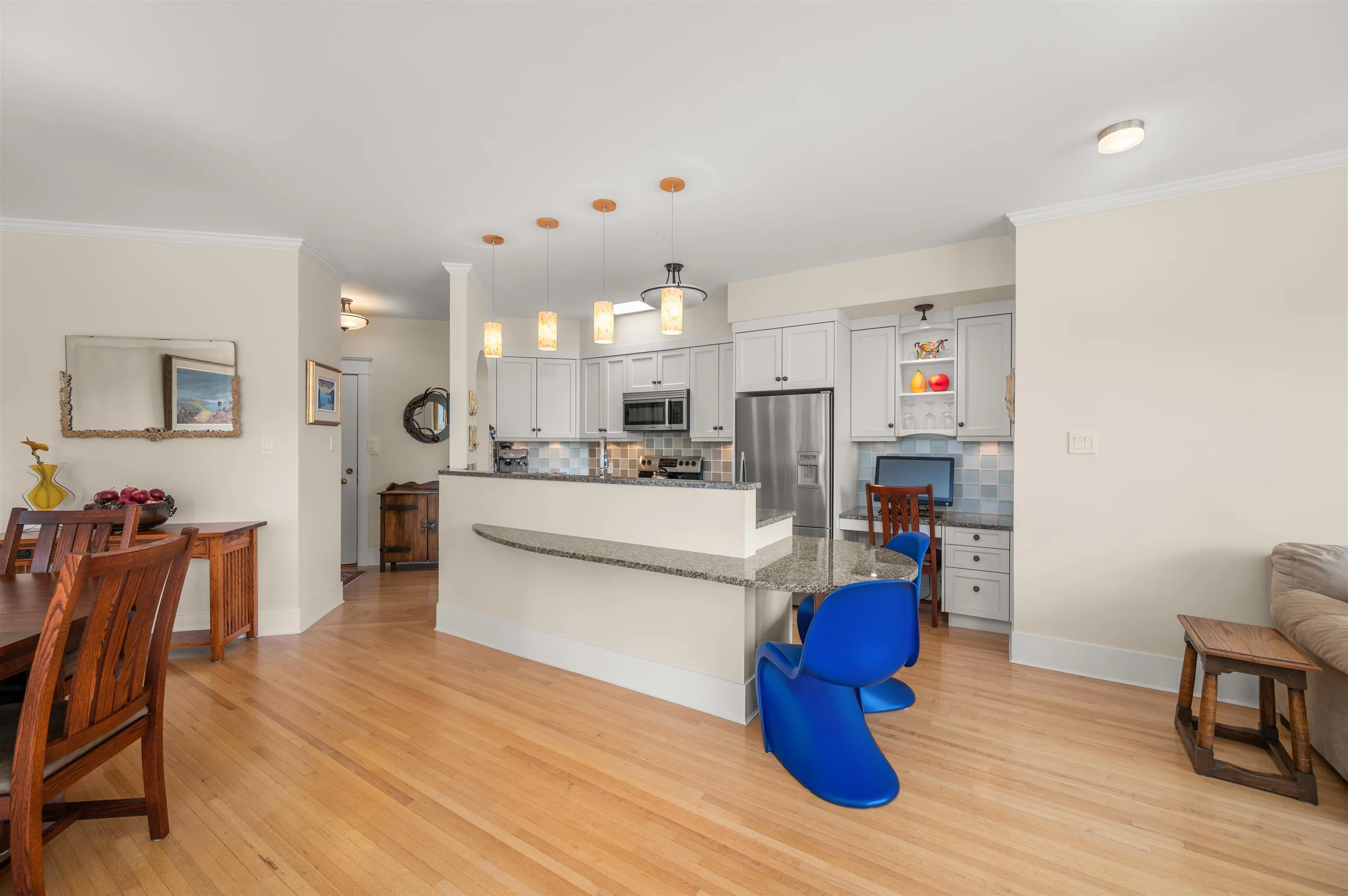 307 2890 Point Grey Road