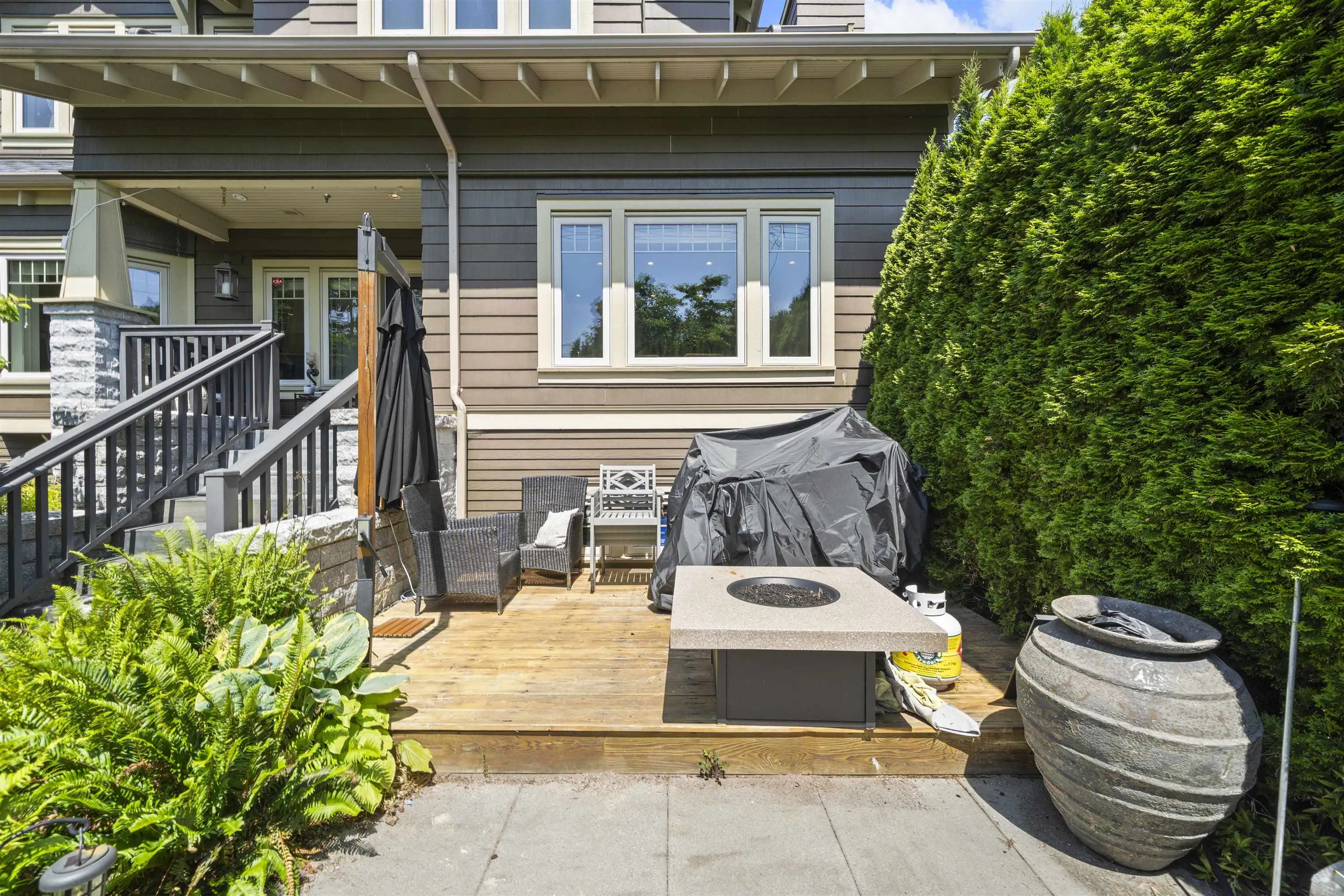 2575 W 7th Avenue