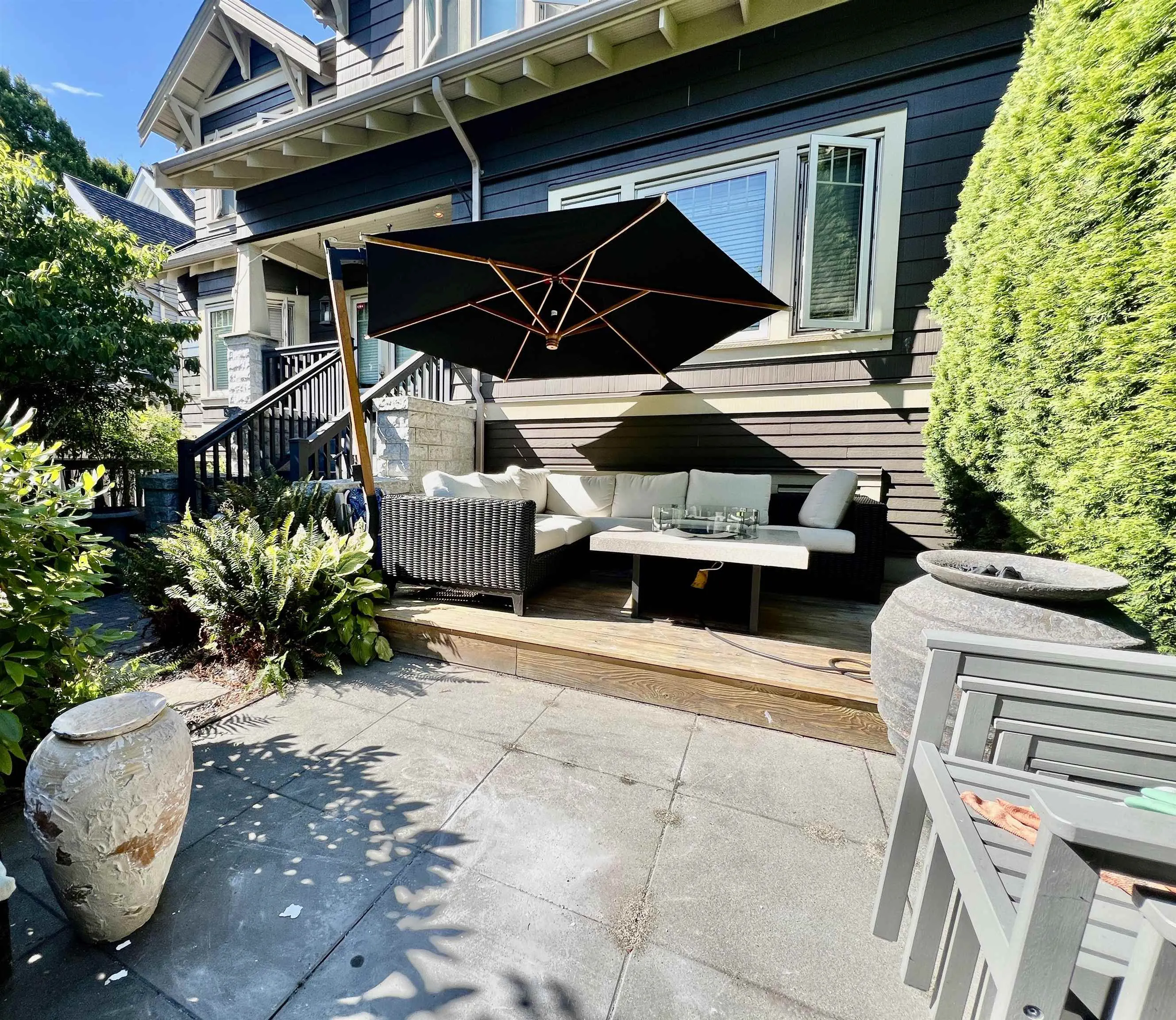 2575 W 7th Avenue