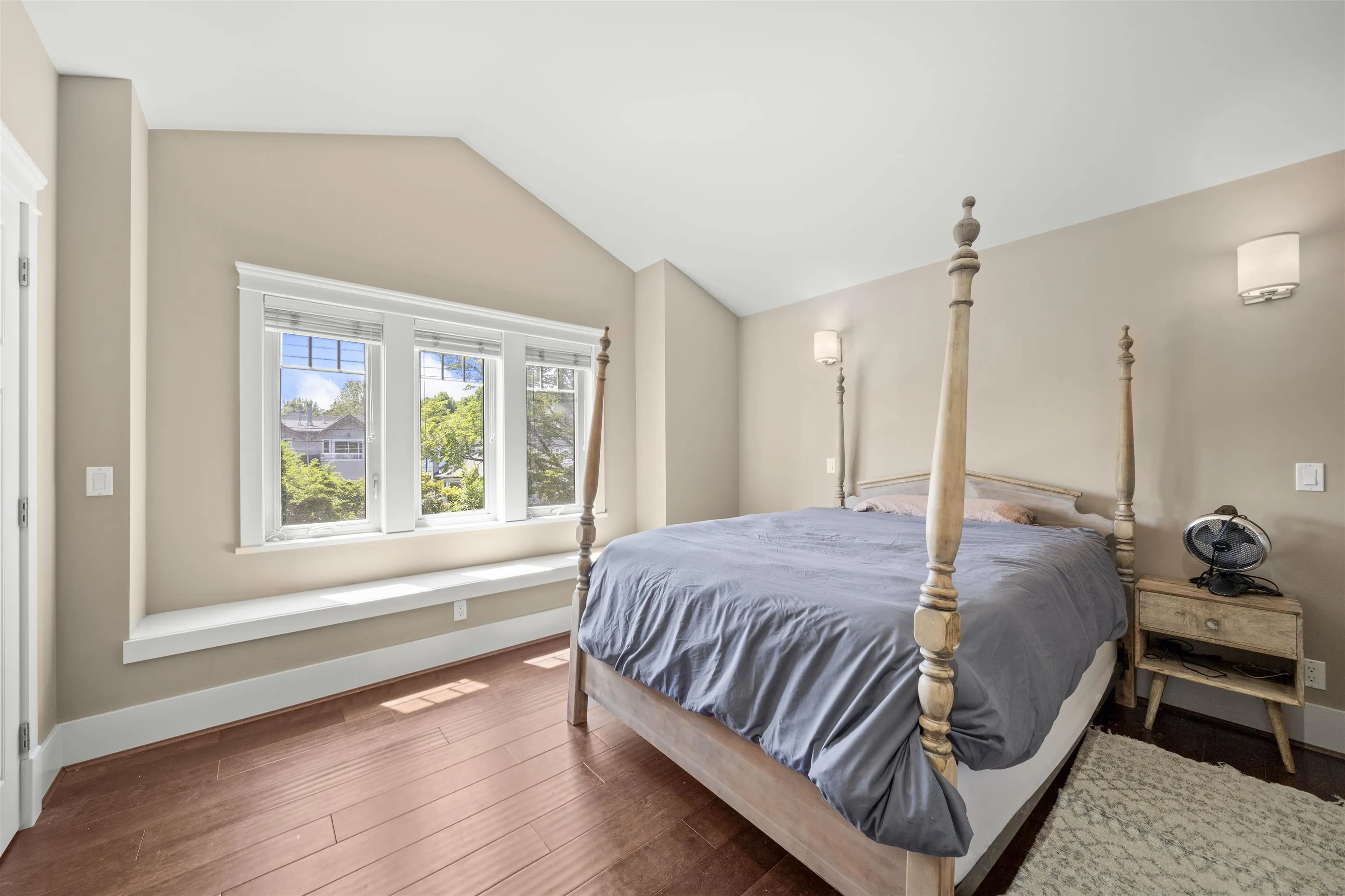 2575 W 7th Avenue