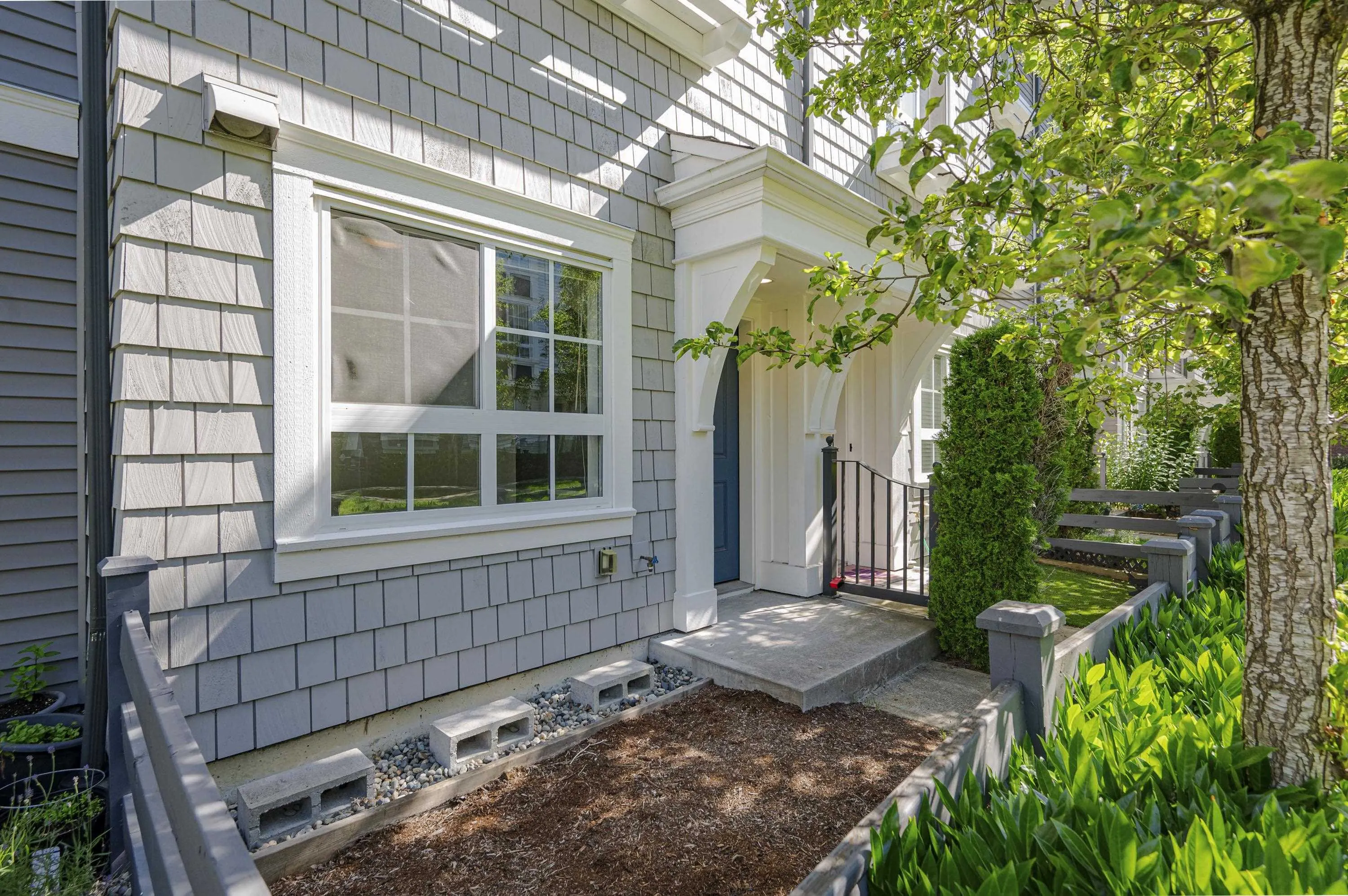 58 8476 207a Street