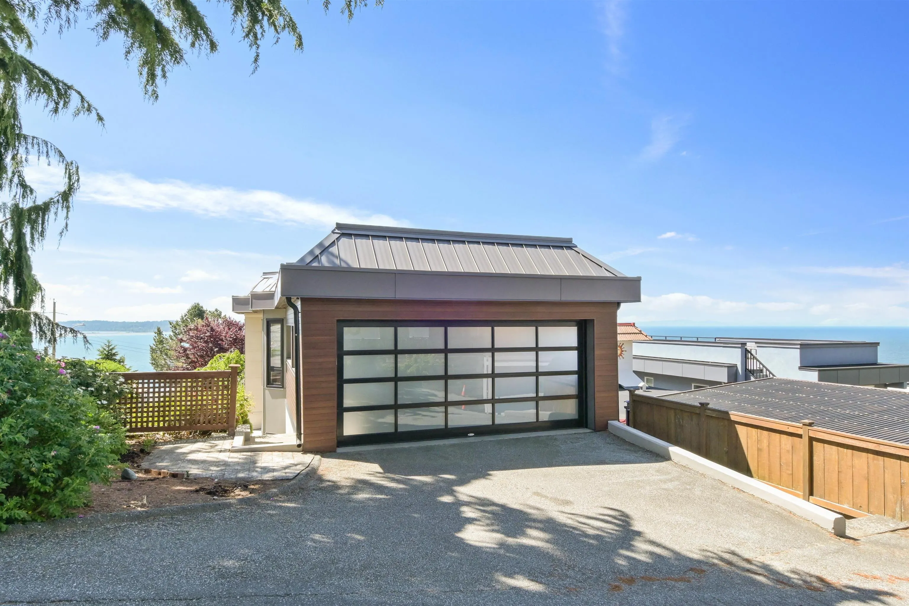 15095 Royal Avenue