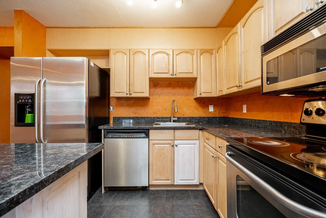 406 3755 Bartlett Court