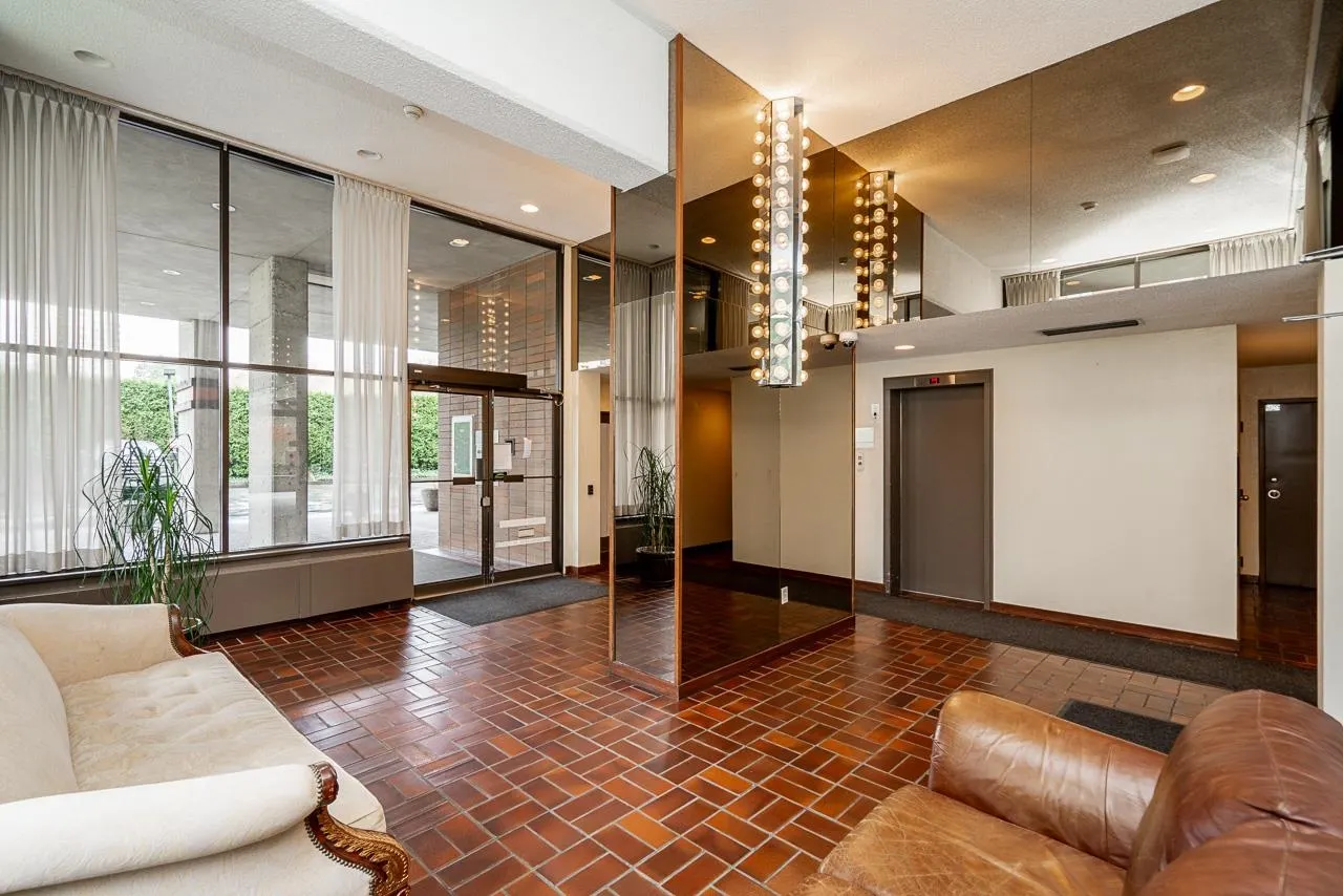 406 3755 Bartlett Court