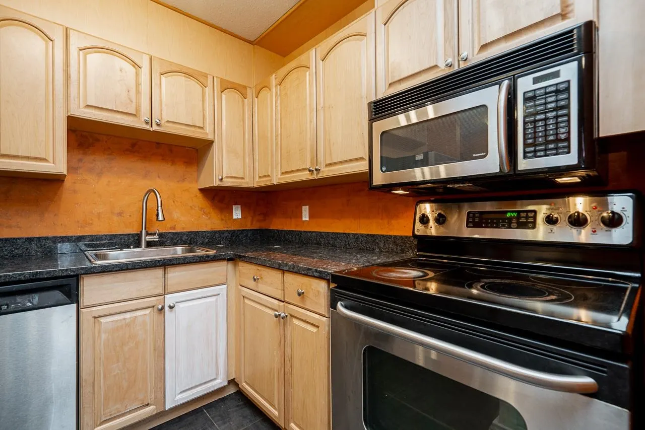 406 3755 Bartlett Court
