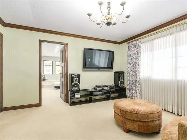 7831 Penny Lane
