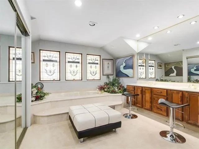 7831 Penny Lane
