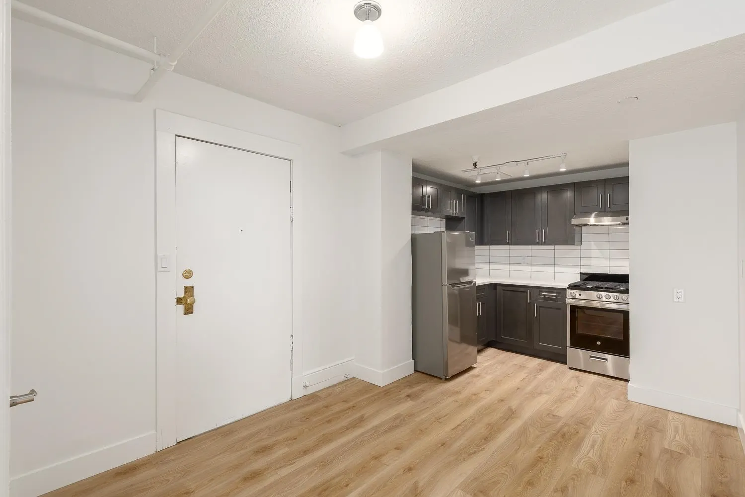 406 175 E Broadway