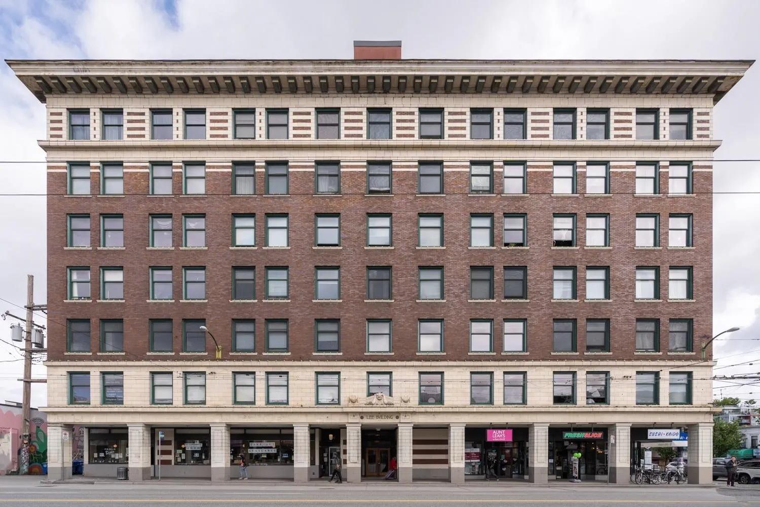 406 175 E Broadway