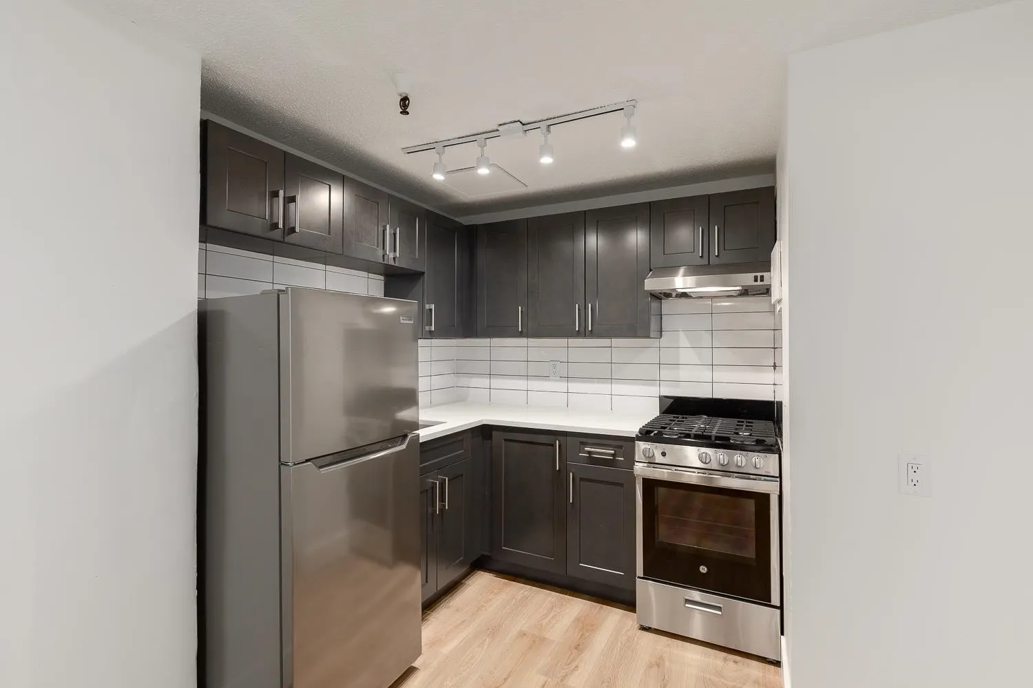 406 175 E Broadway