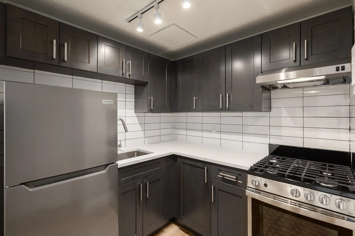 406 175 E Broadway