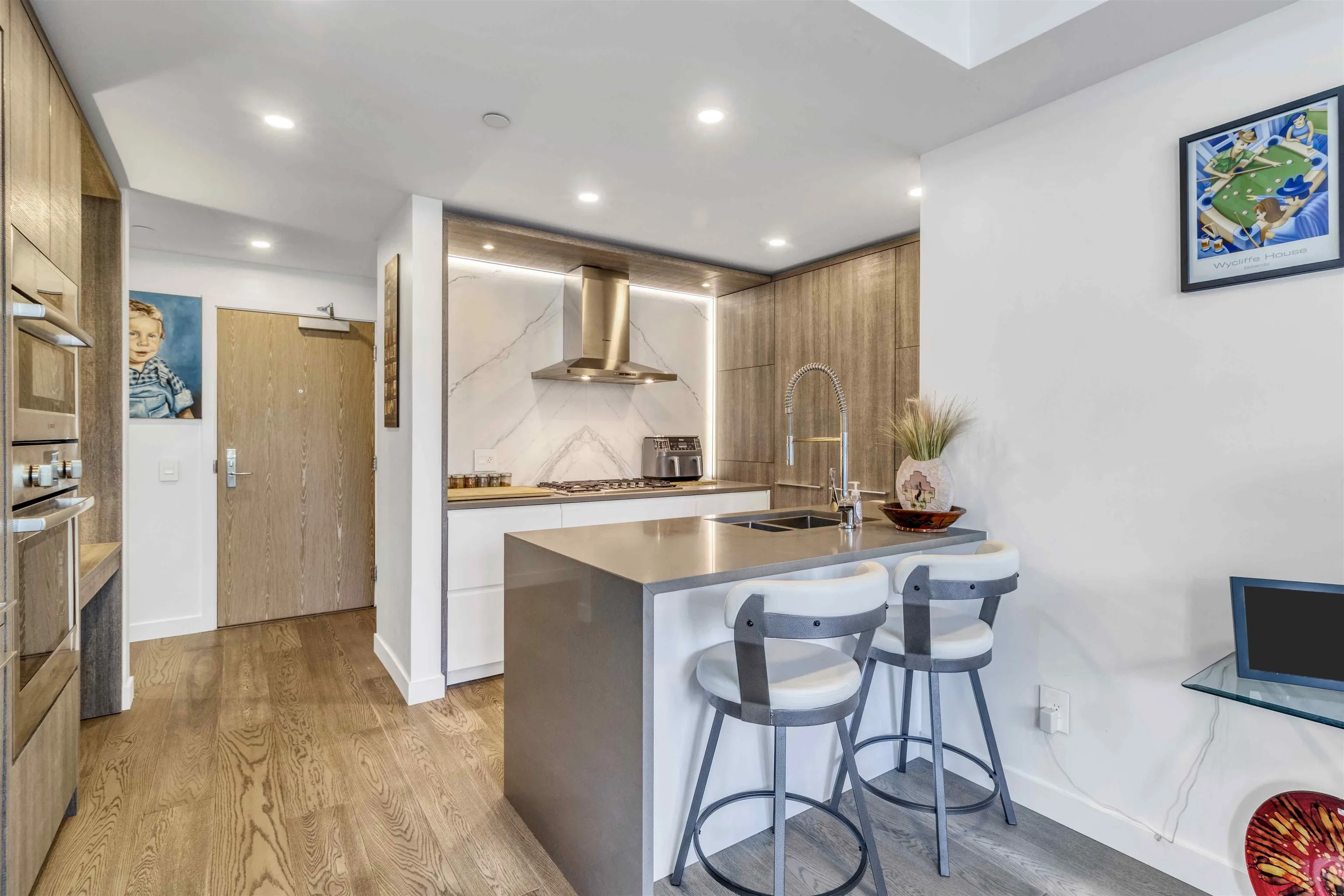 #401 1441 Johnston Rd.