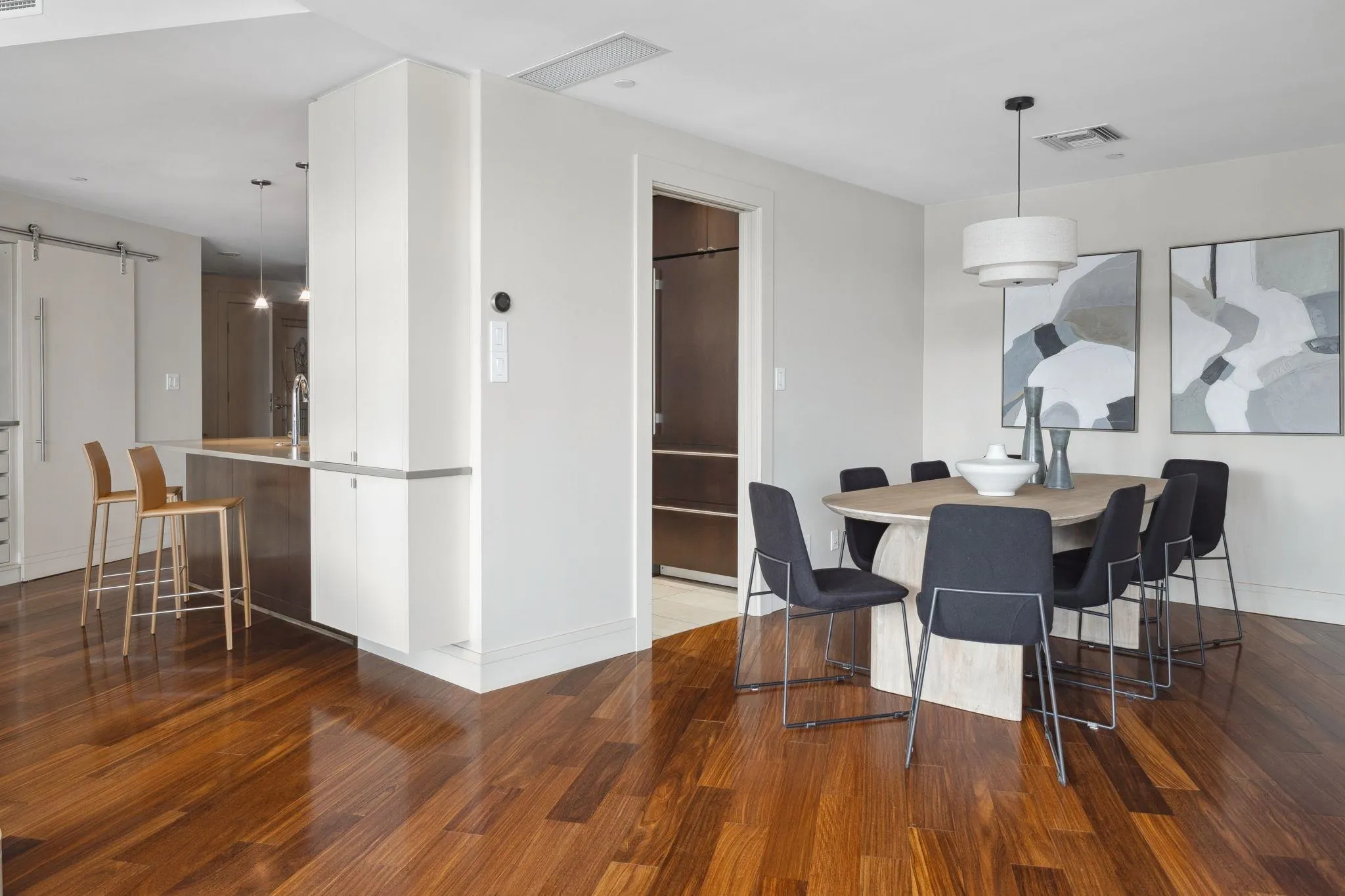 202 628 Kinghorne Mews