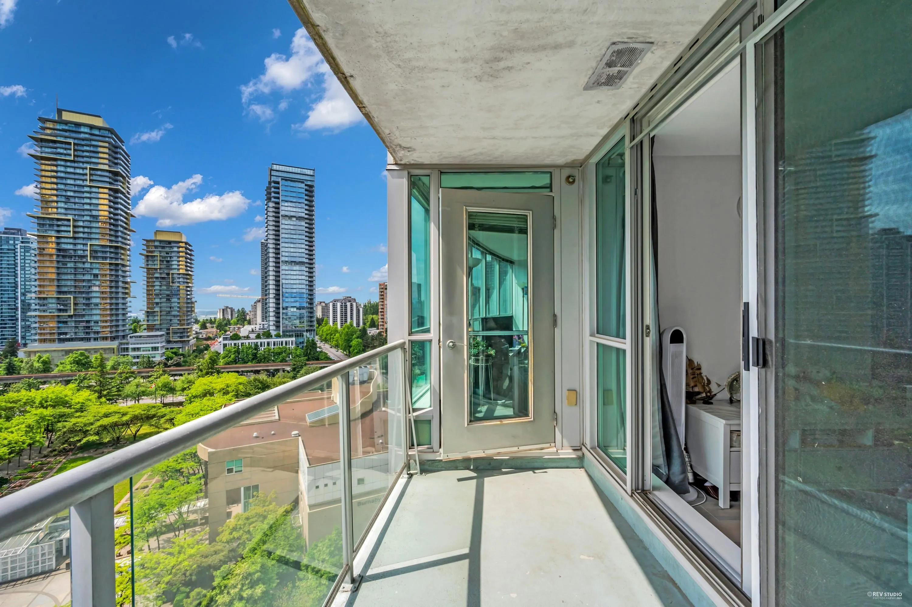 1801 6088 Willingdon Avenue