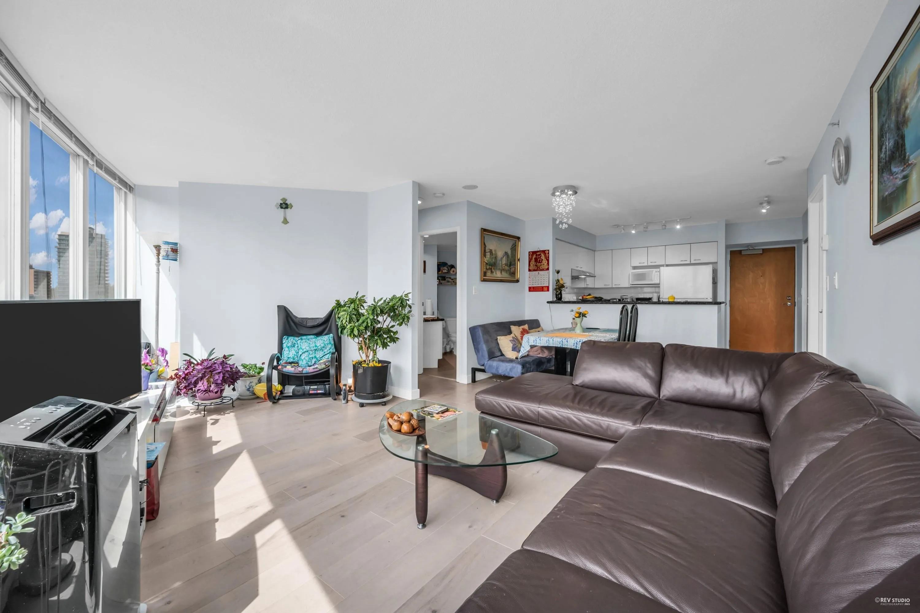 1801 6088 Willingdon Avenue