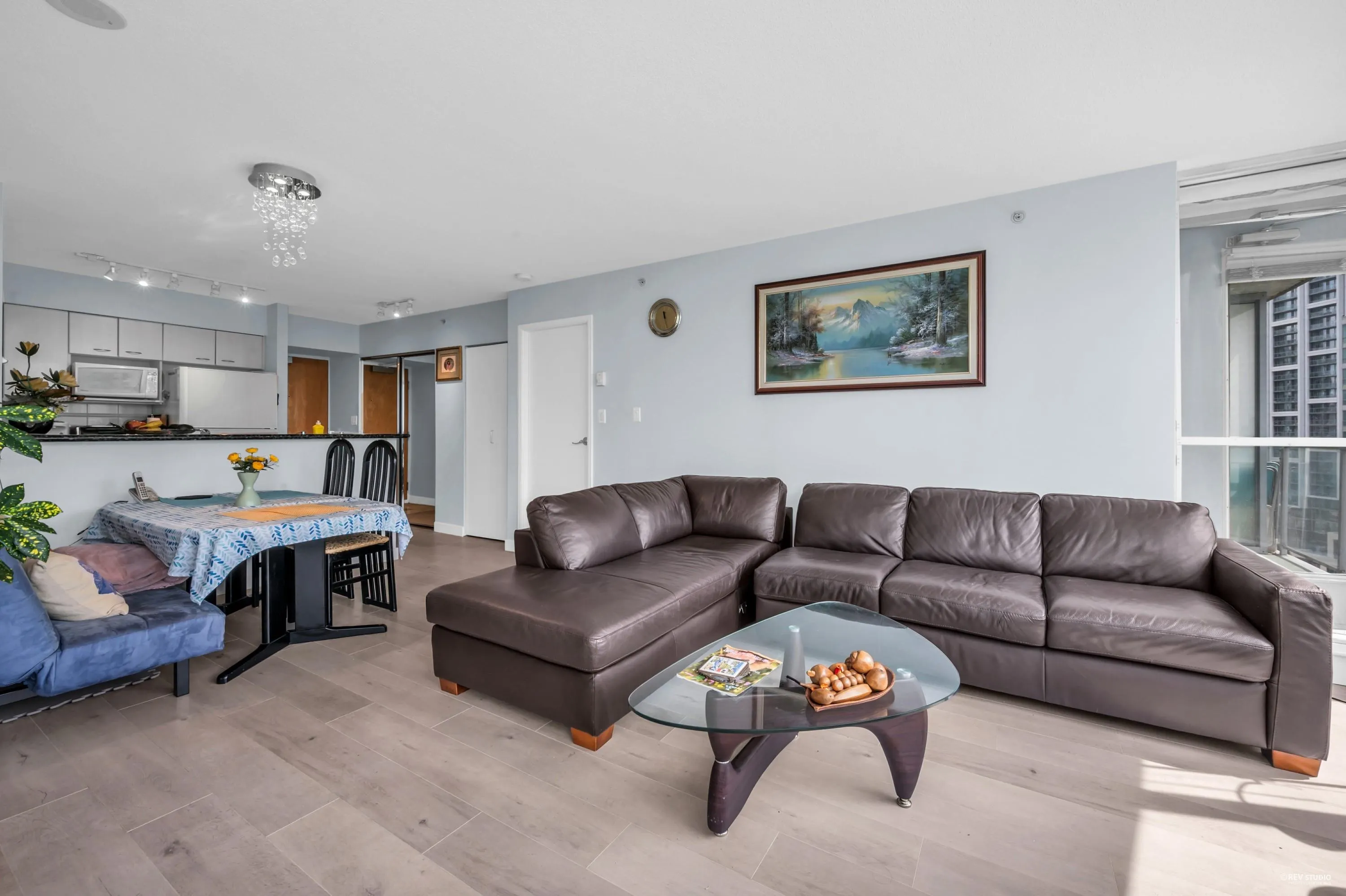 1801 6088 Willingdon Avenue